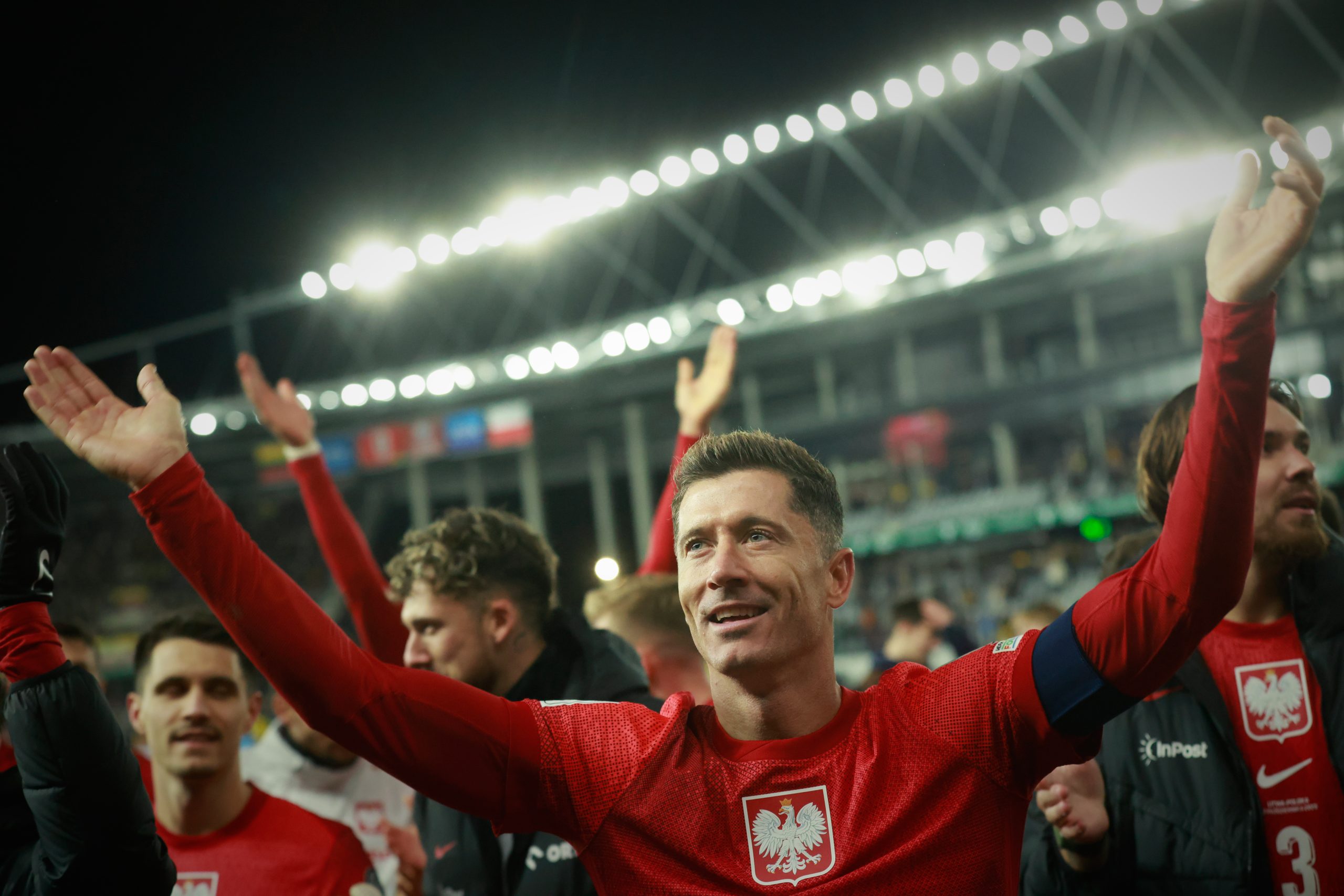¡El fútbol no se detiene! Los cracks se marchan a defender sus naciones, ¿quién saldrá victorioso?
