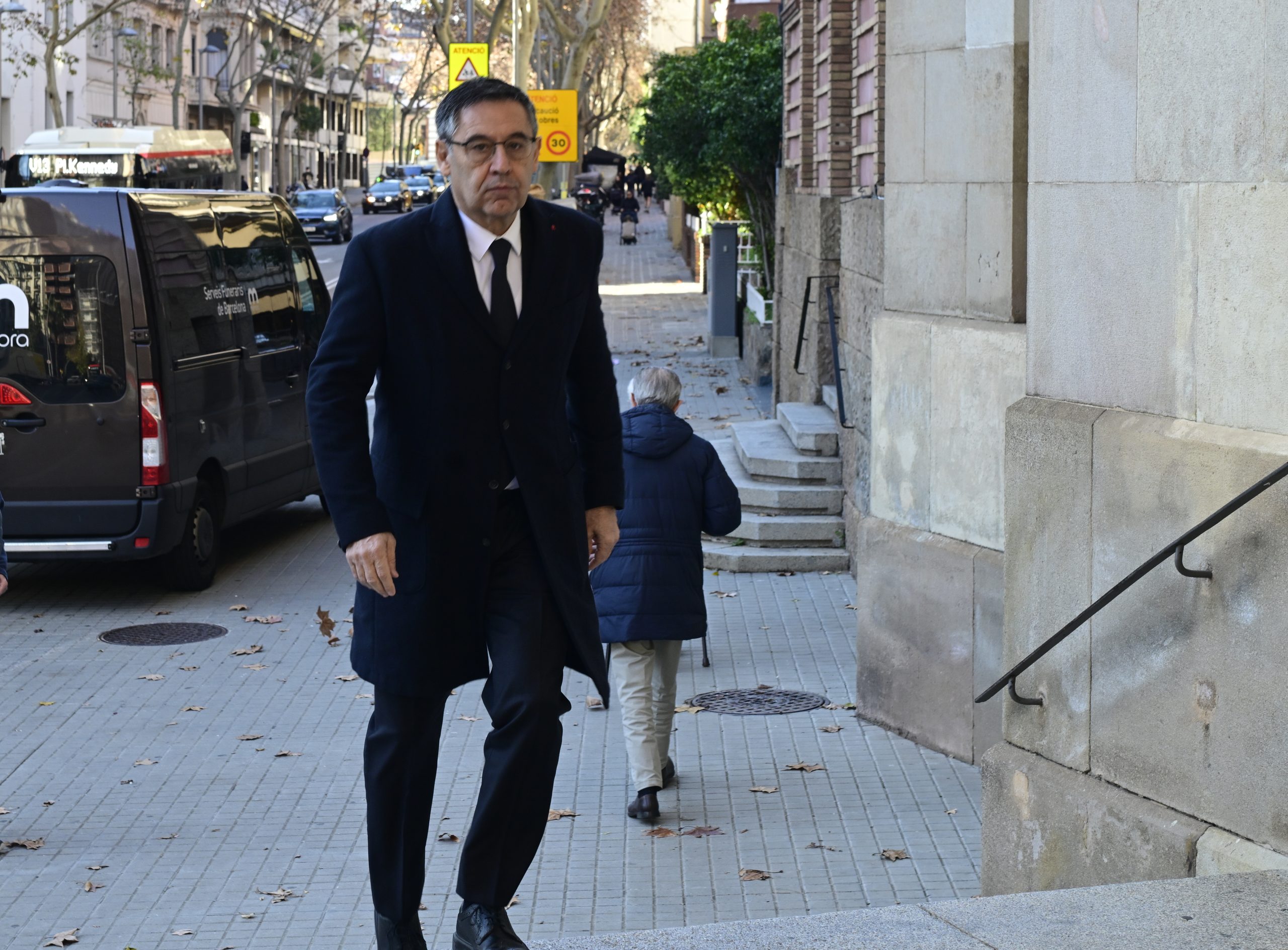 Bartomeu Desconcierta ante la Investigación de los Mossos: ¿Cinco Años para un Informe y Documentación de Última Hora?
