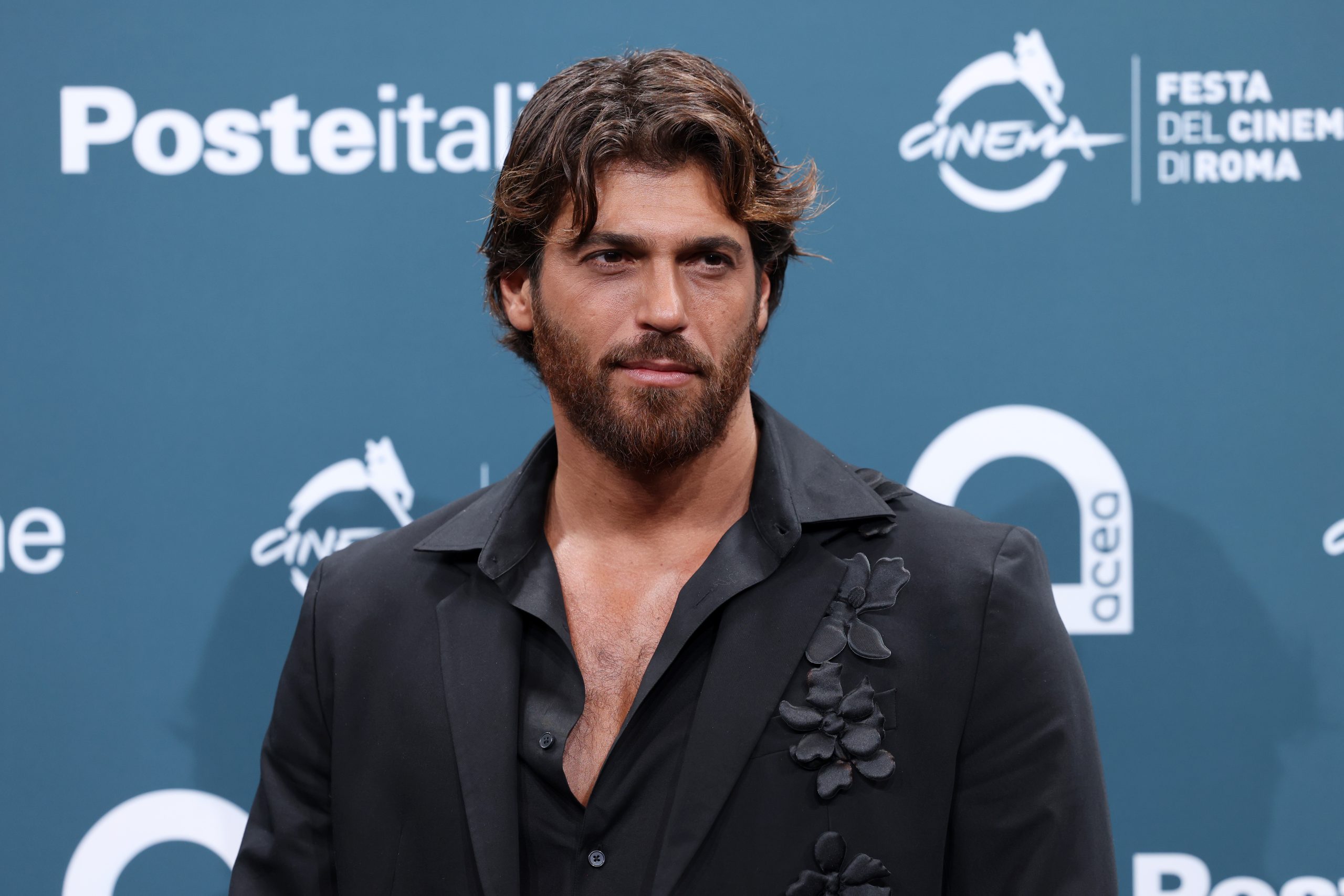 Can Yaman responde a las críticas sobre su físico con un mensaje contundente