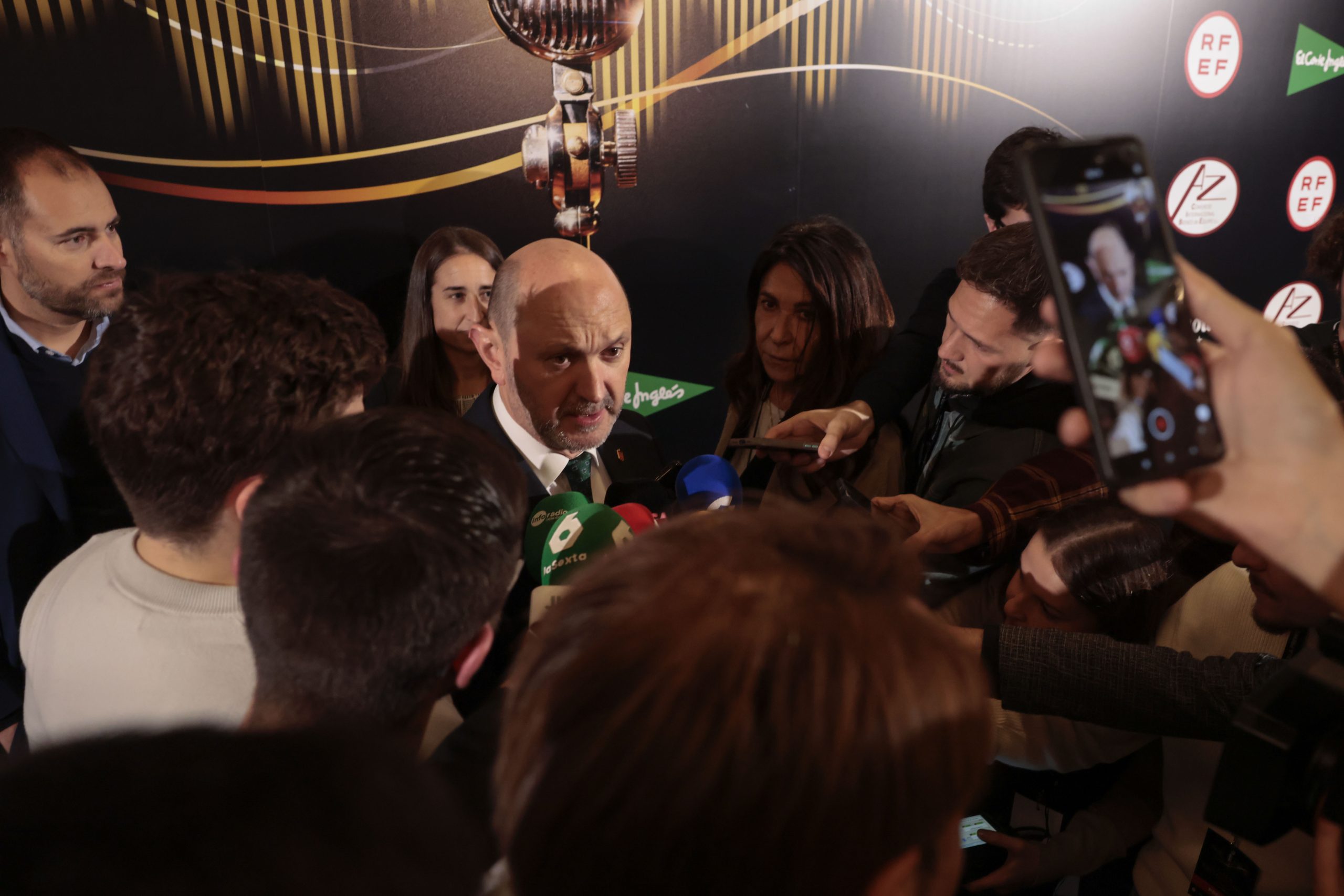 La RFEF Actúa: Vuelos de Regreso para el Personal del Fútbol en Oriente Medio