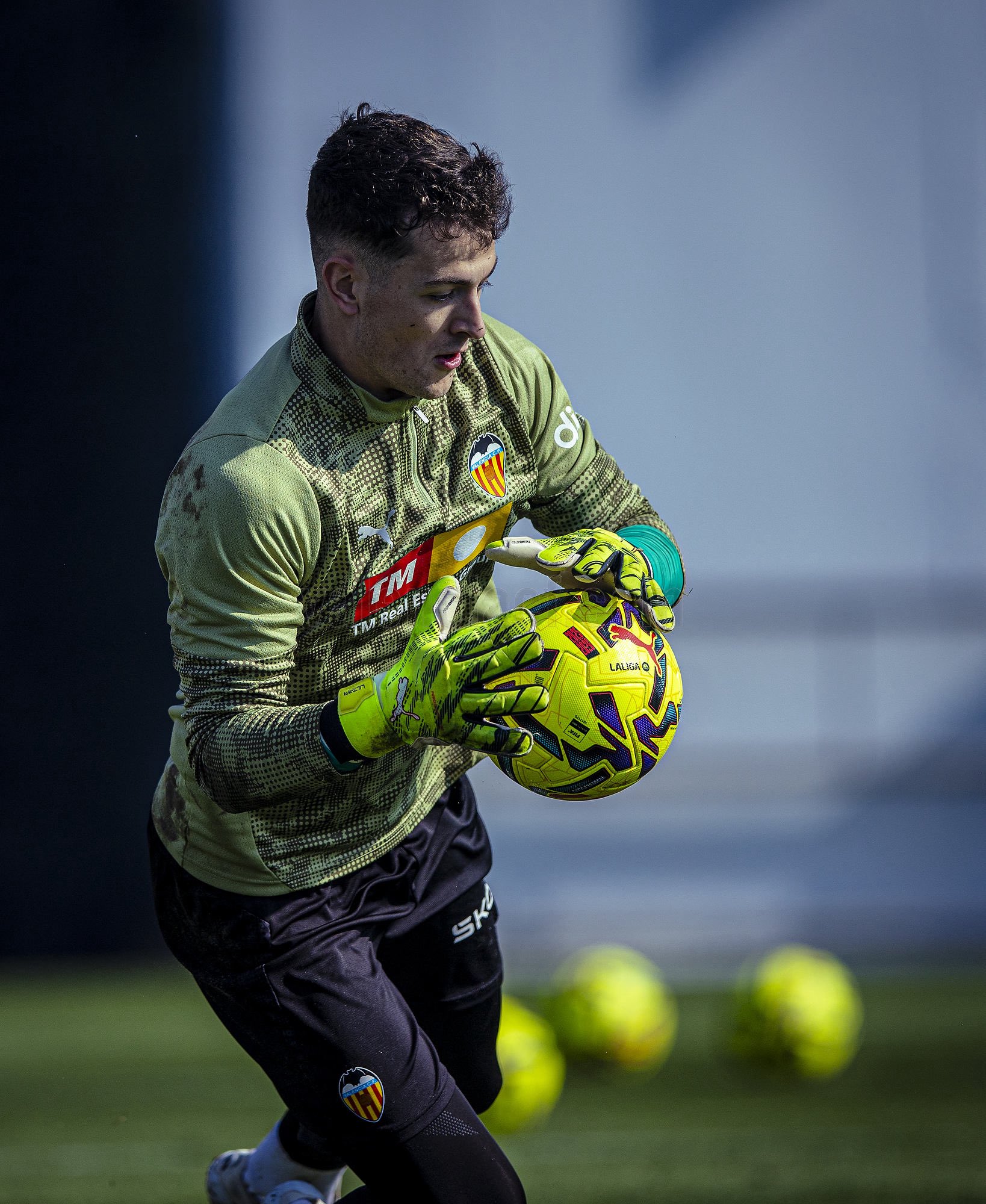 ¡Agirrezabala, KO! El Valencia en vilo tras la operación de menisco