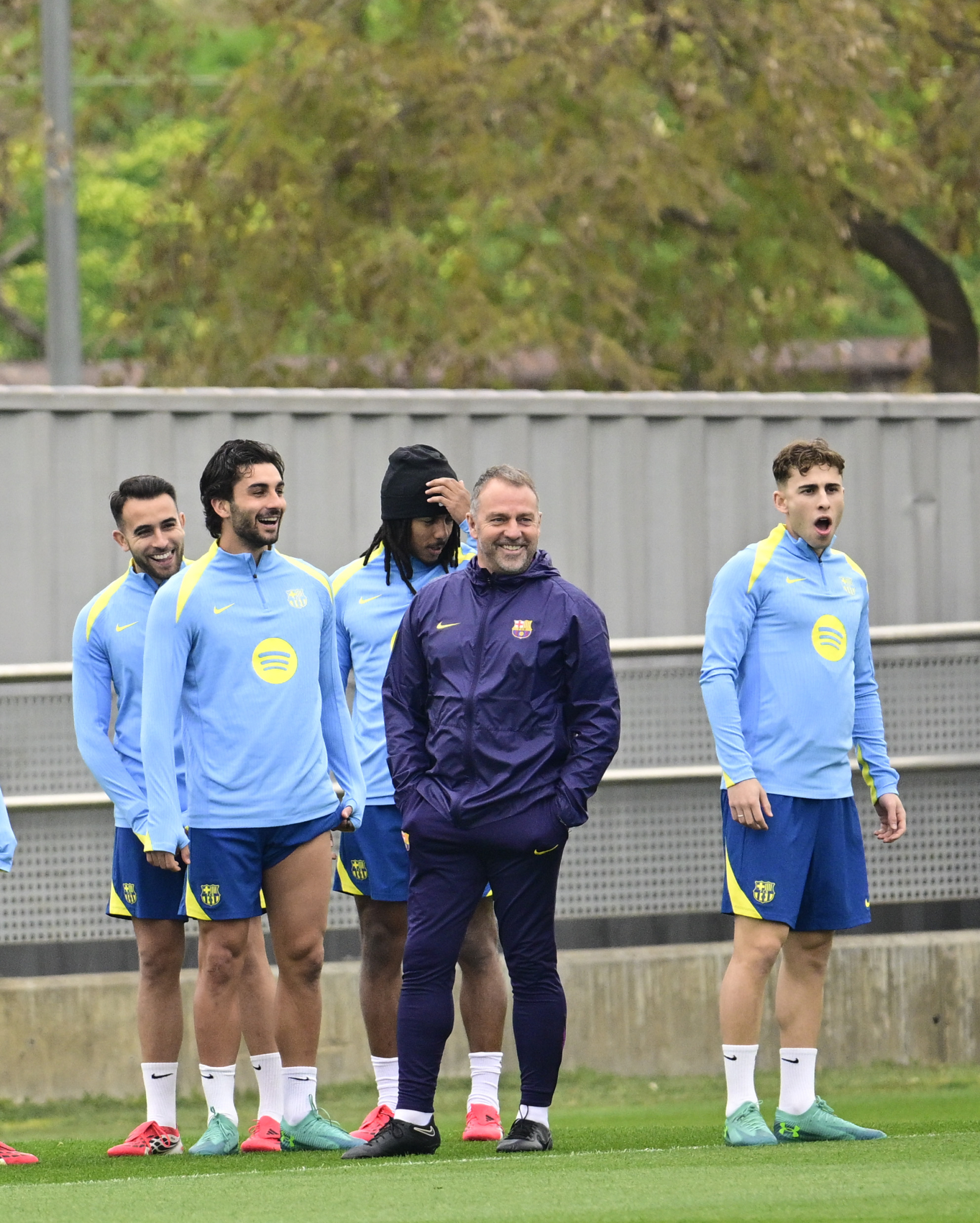 El Vestuario Blaugrana Se Pronuncia: Un Vistazo Exclusivo a las Firmas de Apoyo Electoral