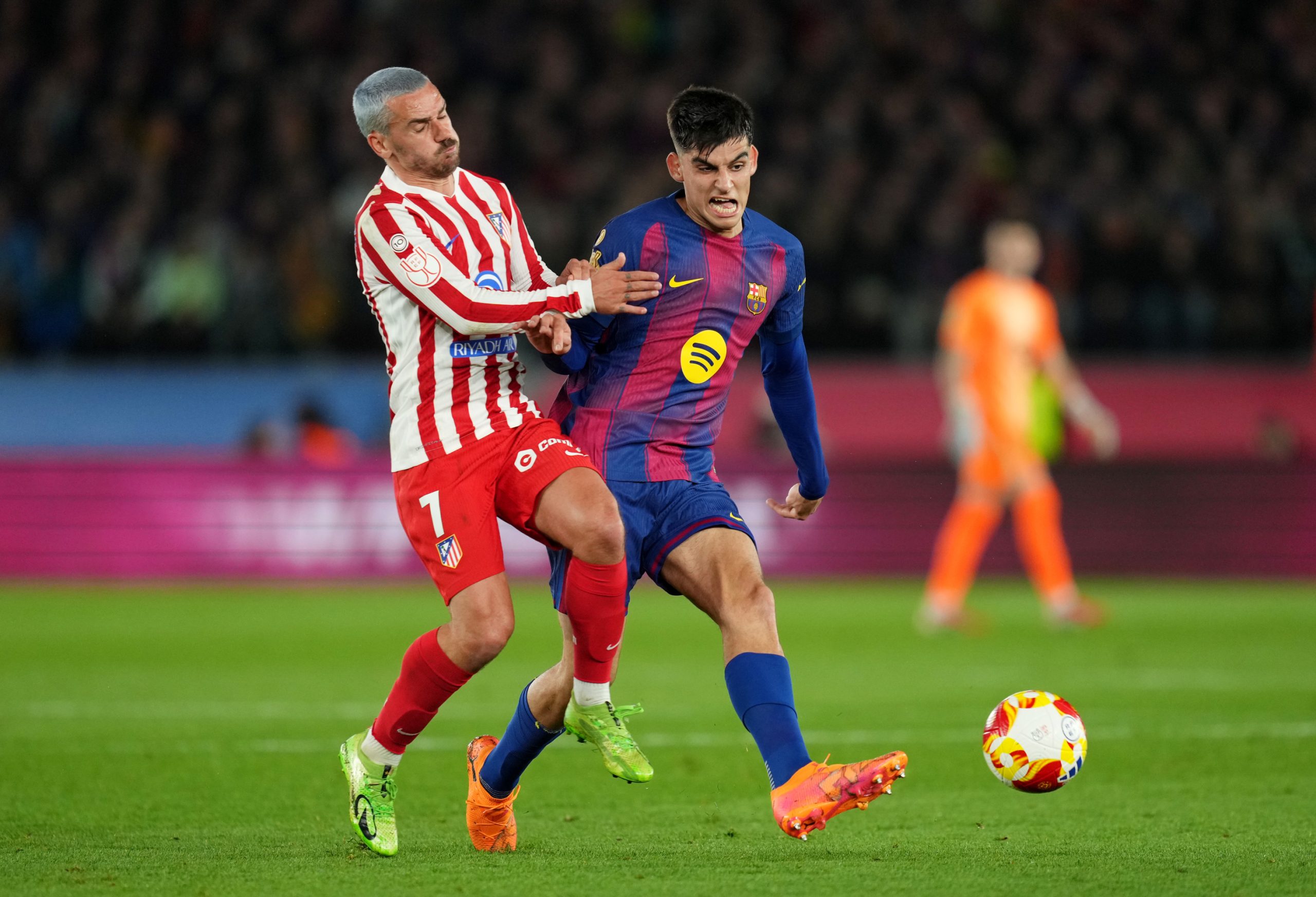 ¡Drama en la Defensa del Barça! Flick Contra el Reloj para Solucionar la Crisis de Laterales