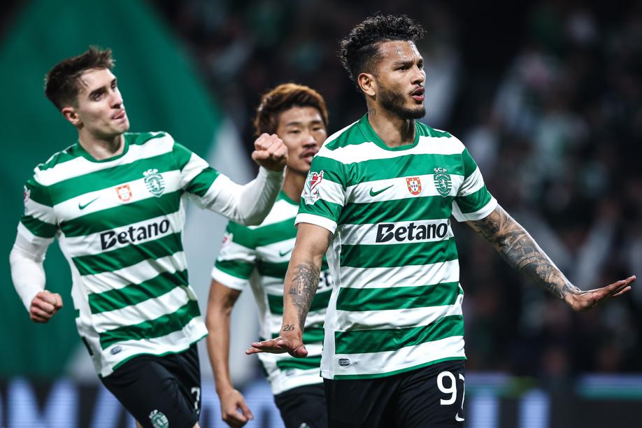 Sporting da un paso firme hacia la final de Copa con un gol de Suárez ante un Oporto que rozó el empate