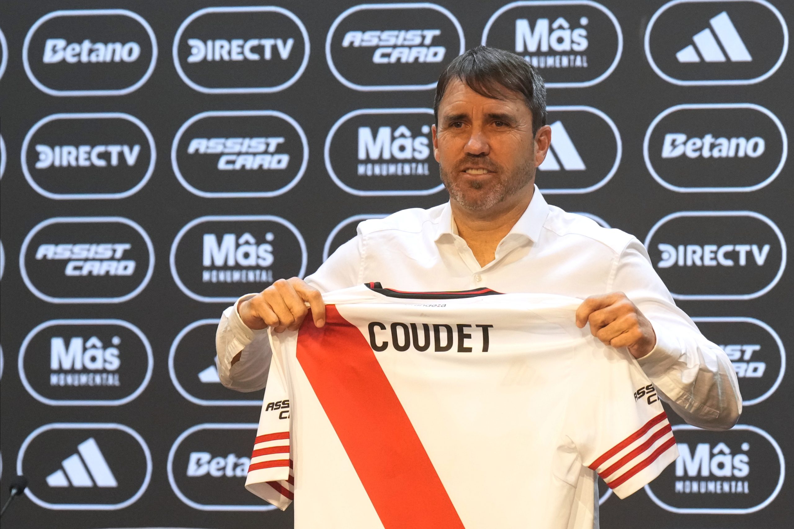 El Desafío de Coudet: La Difícil Tarea de Reemplazar a Gallardo en River Plate