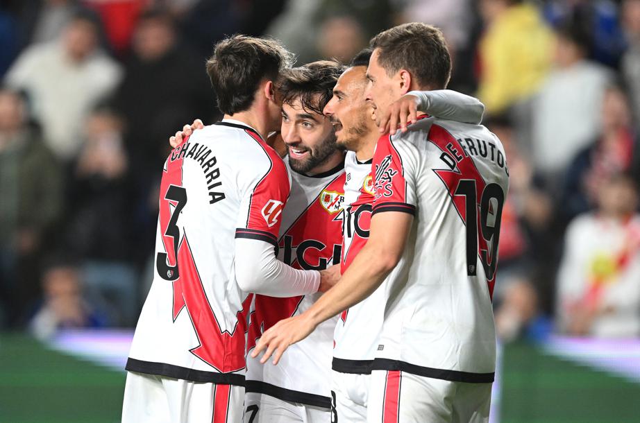 Vallecas Vibra: El Rayo Vallecano Domina al Real Oviedo y Se Aleja del Abismo