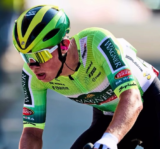 Grave Accidente de Leander Van Hautegem en Koppenberg: El Ciclista de Gravel Rescatado Tras Dura Caída