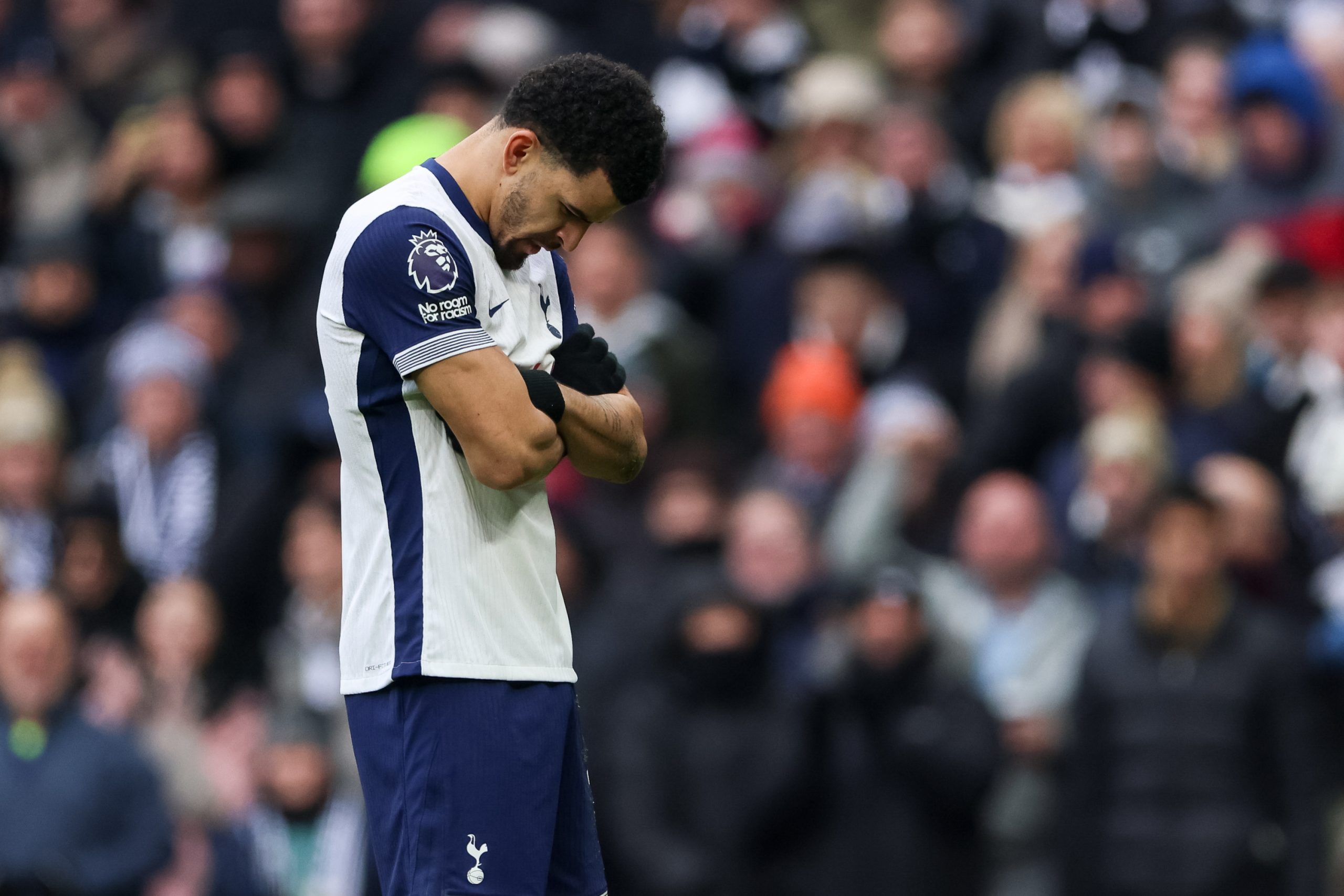 Tottenham al borde del abismo: Solanke insta a una reacción inmediata