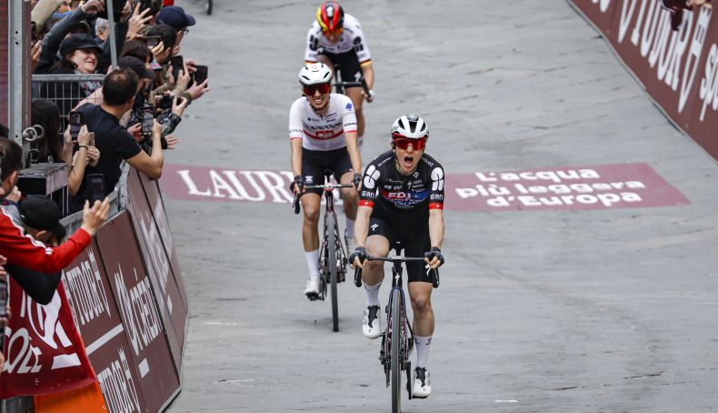 Chabbey Sorprende en la Strade Bianche: Un Final Épico Escribe una Nueva Leyenda