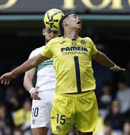 El Submarino Amarillo Suma Tres Puntos Cruciales Ante un Elche que Lucha por la Permanencia