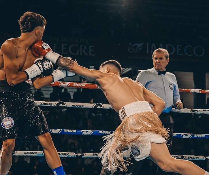 Rafa Lozano Jr. da el salto al profesionalismo con victoria en su debut