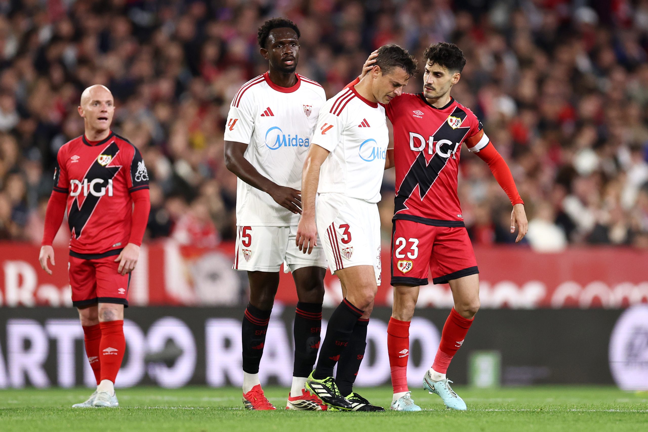 Azpilicueta, entre la experiencia y las lesiones: el Sevilla confía en su liderazgo