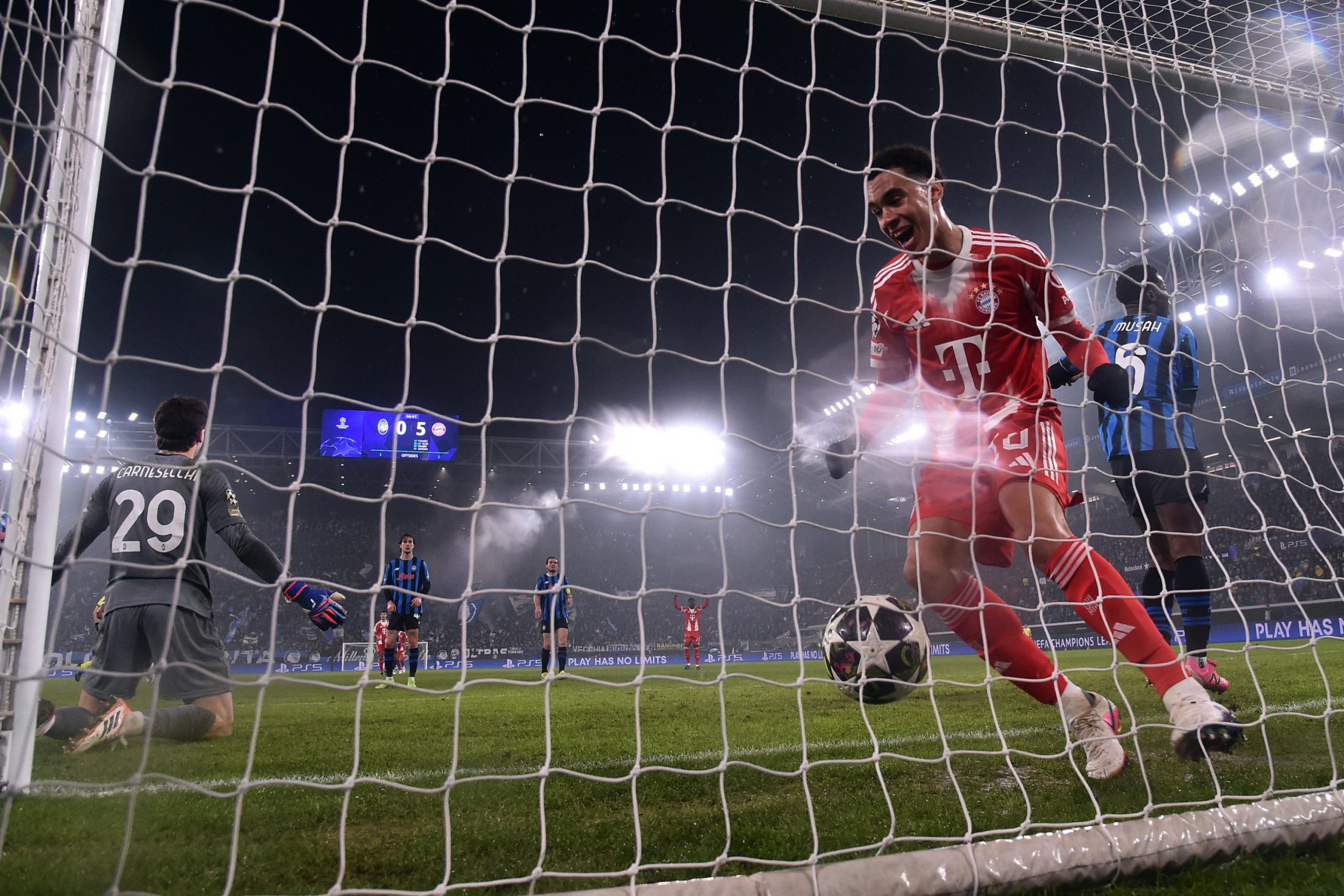 ¡Bayern, a sellar el pase a cuartos con un pie en la final!