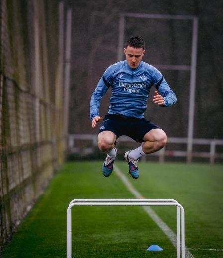 La Real Sociedad se prepara para su enfrentamiento clave contra Osasuna en Anoeta