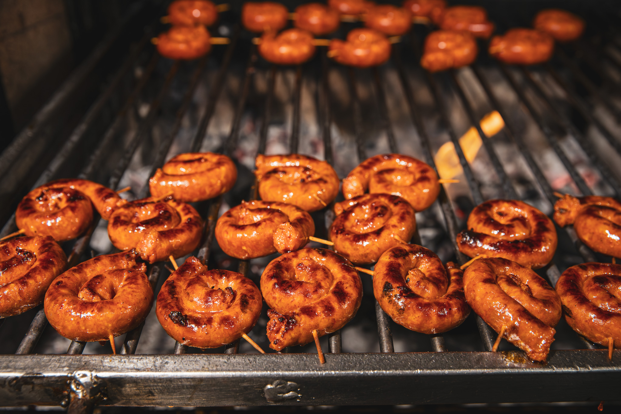 Barcelona se rinde a la Chistorra de Navarra: una ruta de tapas que conquista la Ciudad Condal