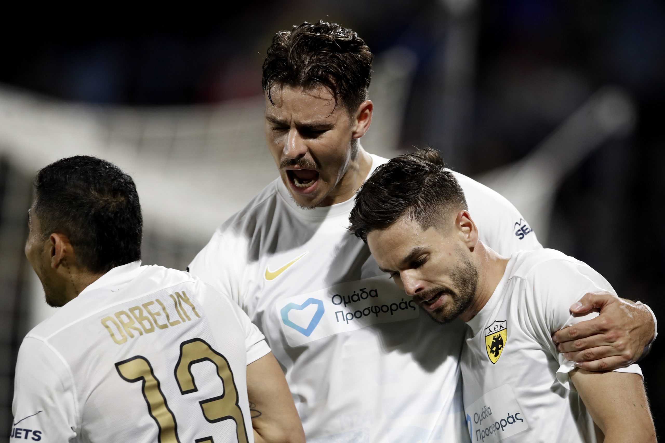 El Rayo Vallecano, a un paso de cuartos en la Conference League; el AEK Atenas, contundente