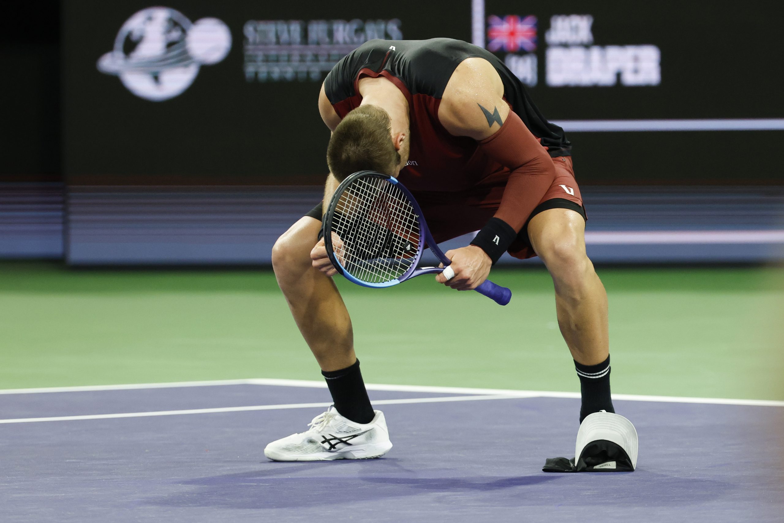 Medvedev Derrota a Draper y Avanza en Indian Wells: Un Encuentro de Altos y Bajos
