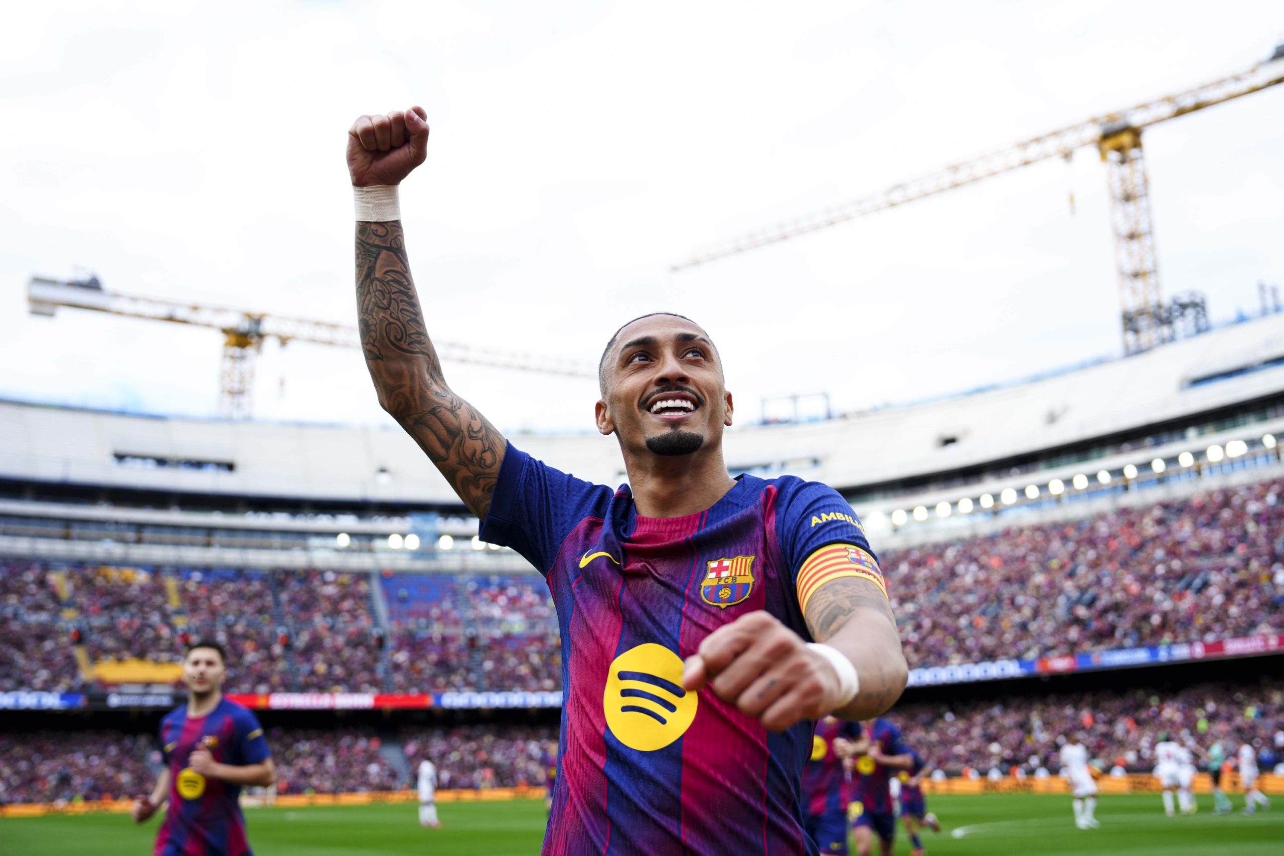 Raphinha Brilla y Lidera la Victoria del Barça ante Sevilla con un Hat-Trick