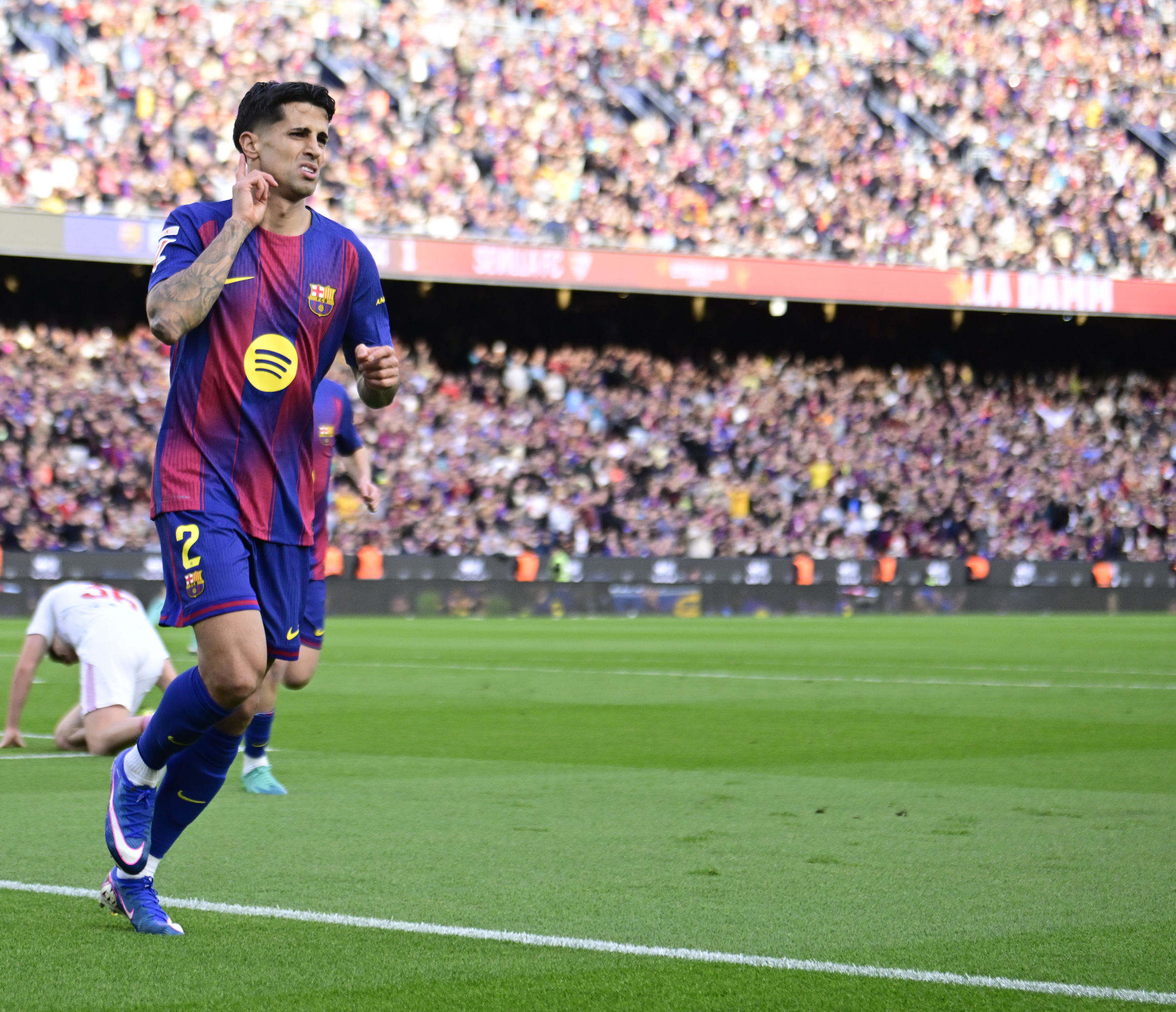 Cuando el fútbol responde en las urnas: la noche en que Olmo y Cancelo silenciaron a Victor Font