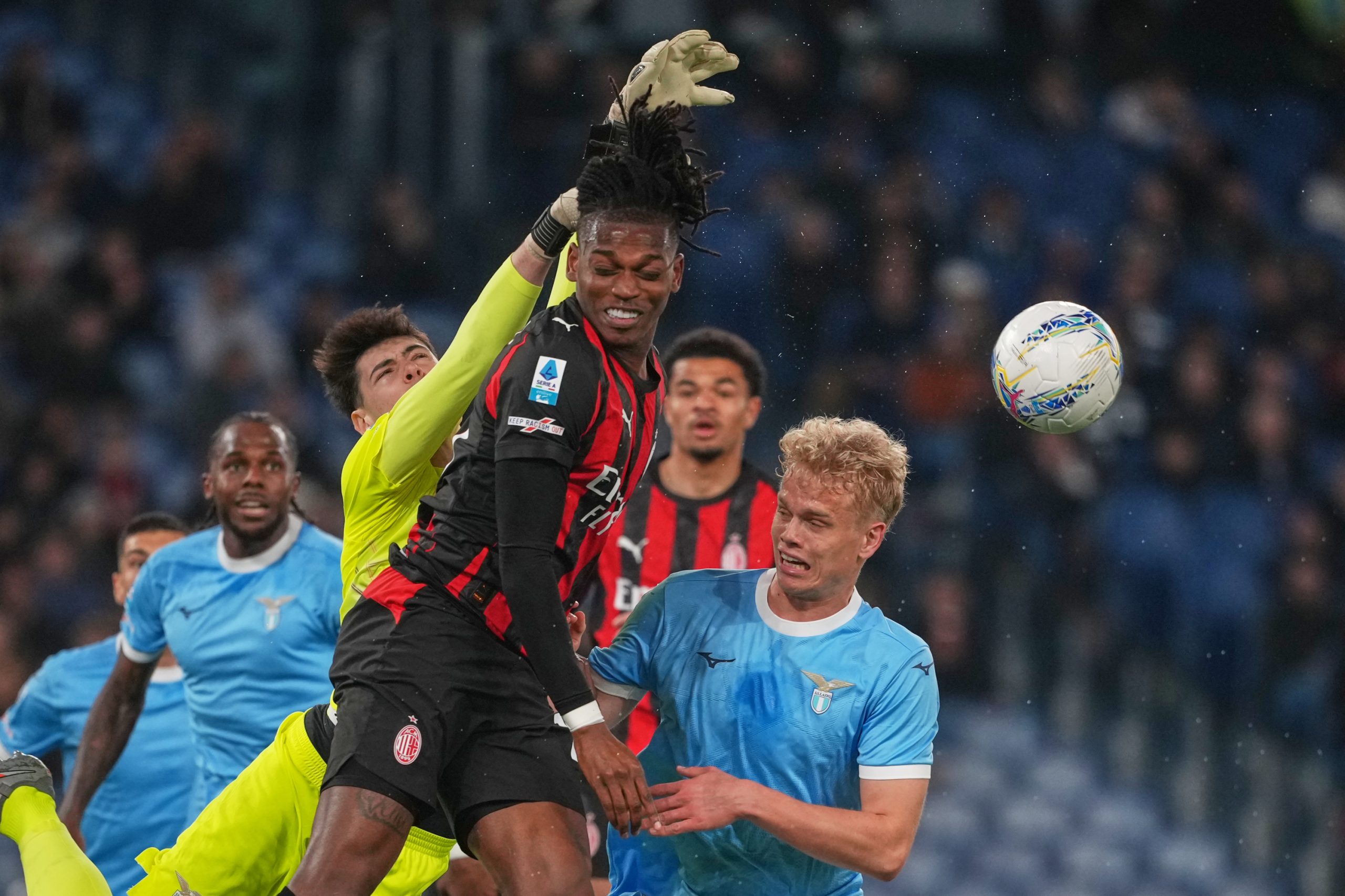 El Milan se Complica el Camino hacia el Título: Derrota ante el Lazio