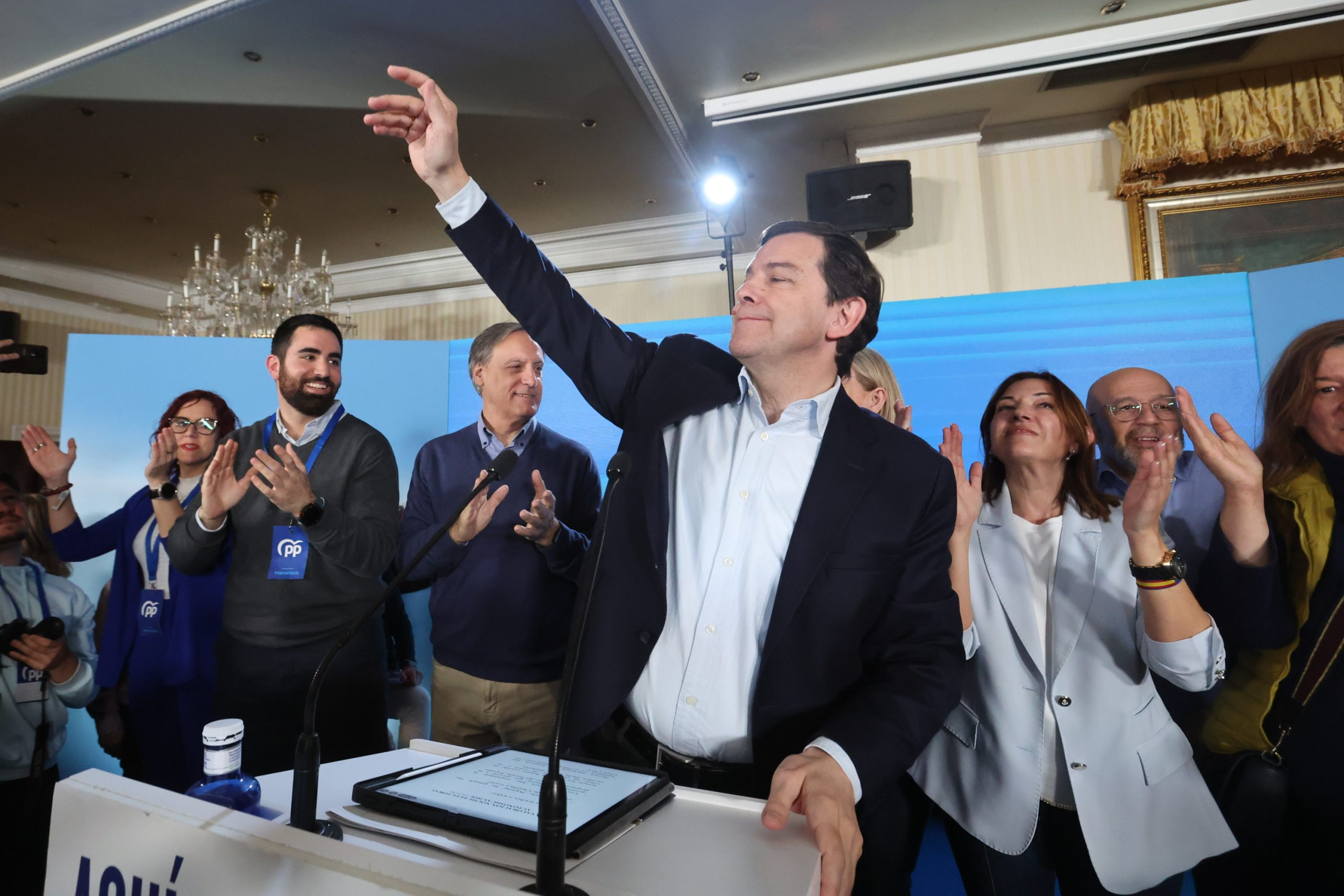 Castilla y León en Vilo: El PP se alza como vencedor, pero el futuro pende de un hilo