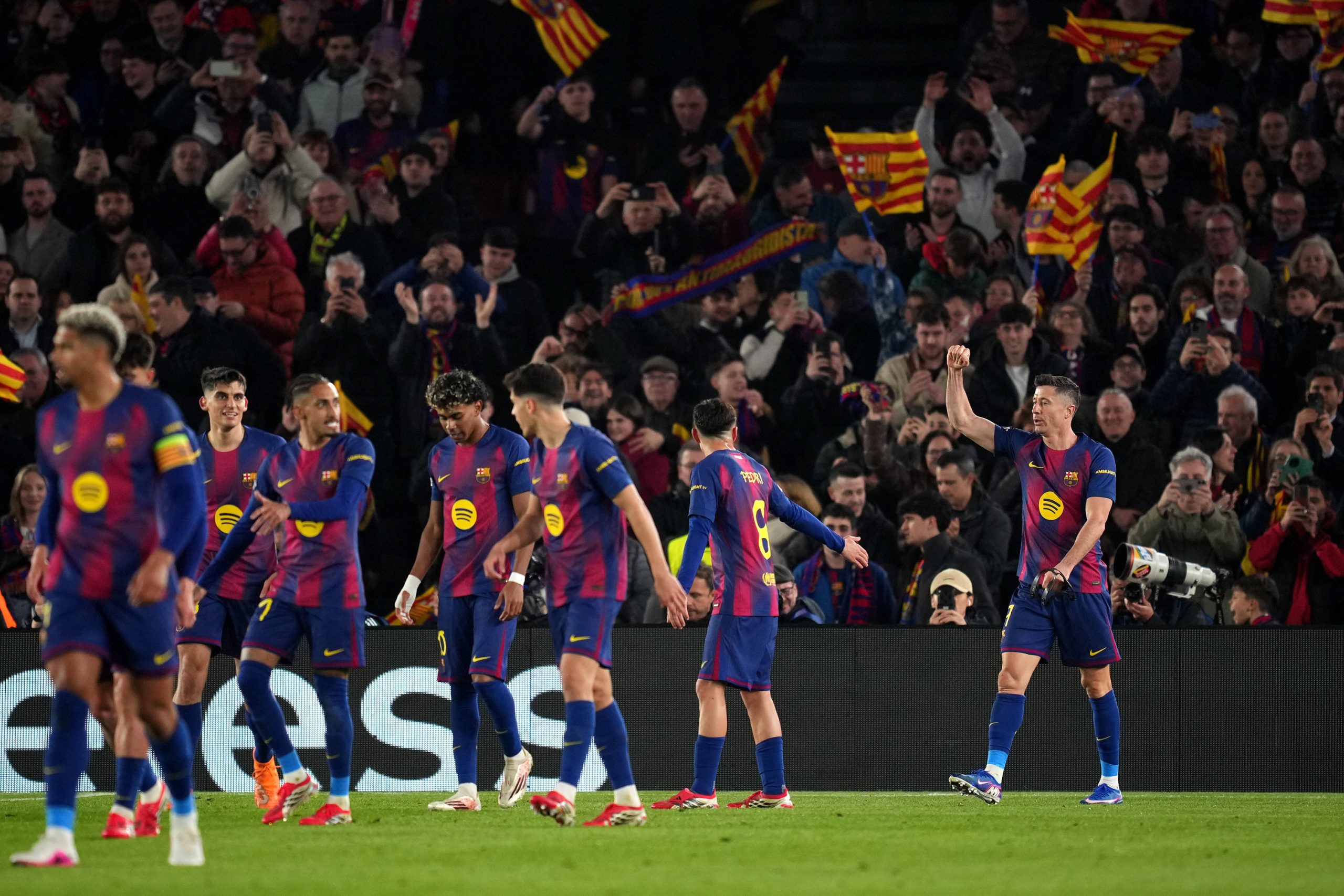 ¡Doble Alegría en Can Barça! La Champions y el Dinero Llenan las Arcas