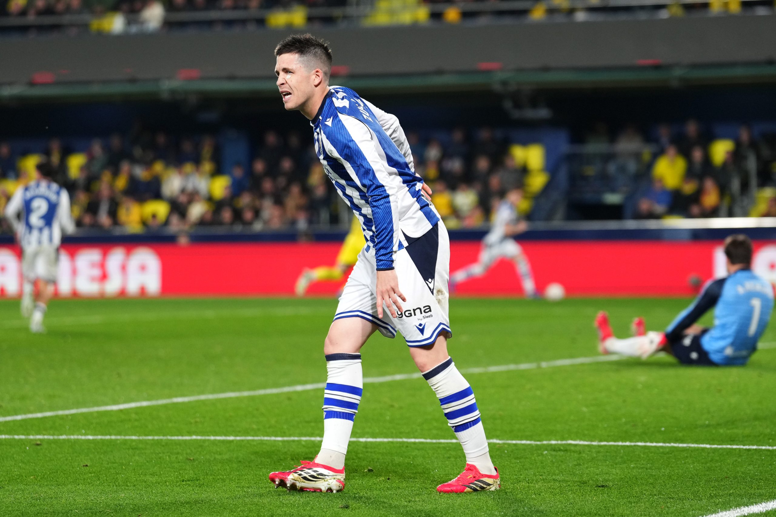 ¡Drama en La Cerámica! Zubeldia se retira lesionado y enciende las alarmas en la Real Sociedad