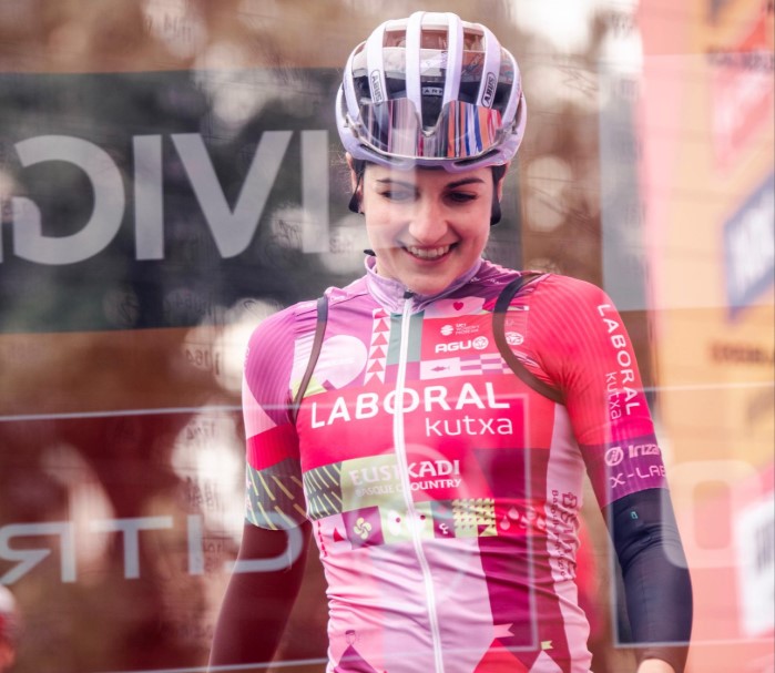 Kopecky Reina en San Remo Femenina: Un Sprint de Épica y un Peligroso Descenso