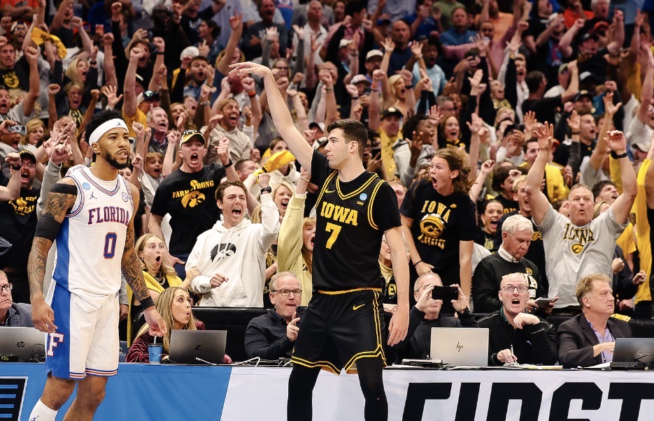 Un Triple que Cambió la Historia: La Victoria Inesperada de Iowa en el March Madness