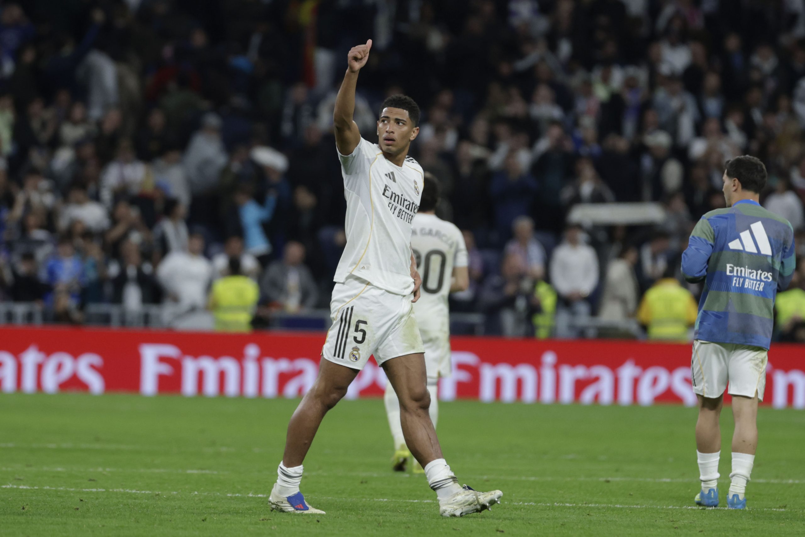 Bellingham Regresa Triunfal: El Bernabéu Vibra con el Regreso del 'Mago' Inglés