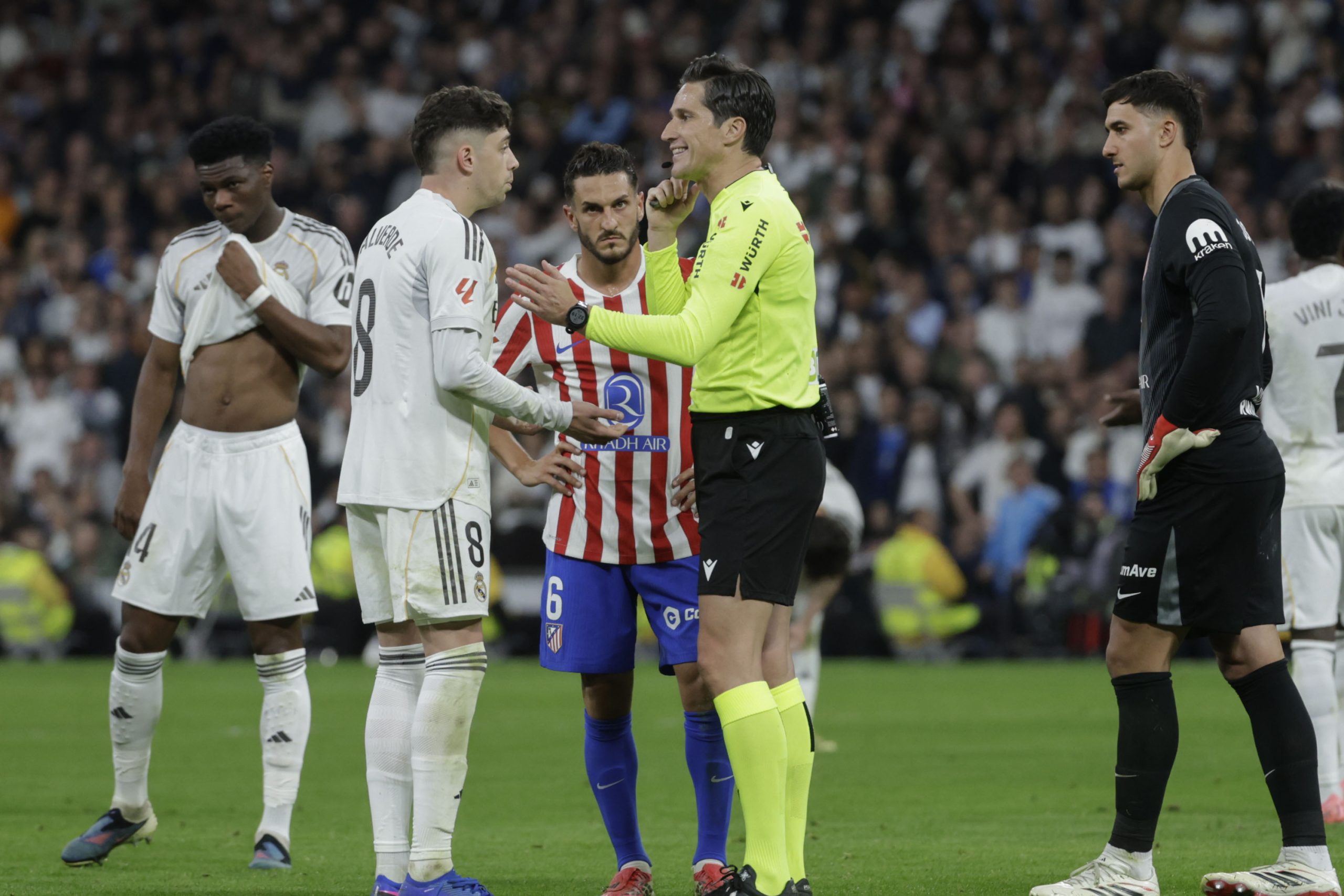 Revive la tensión del derbi: la expulsión que rompió una racha de 17 años