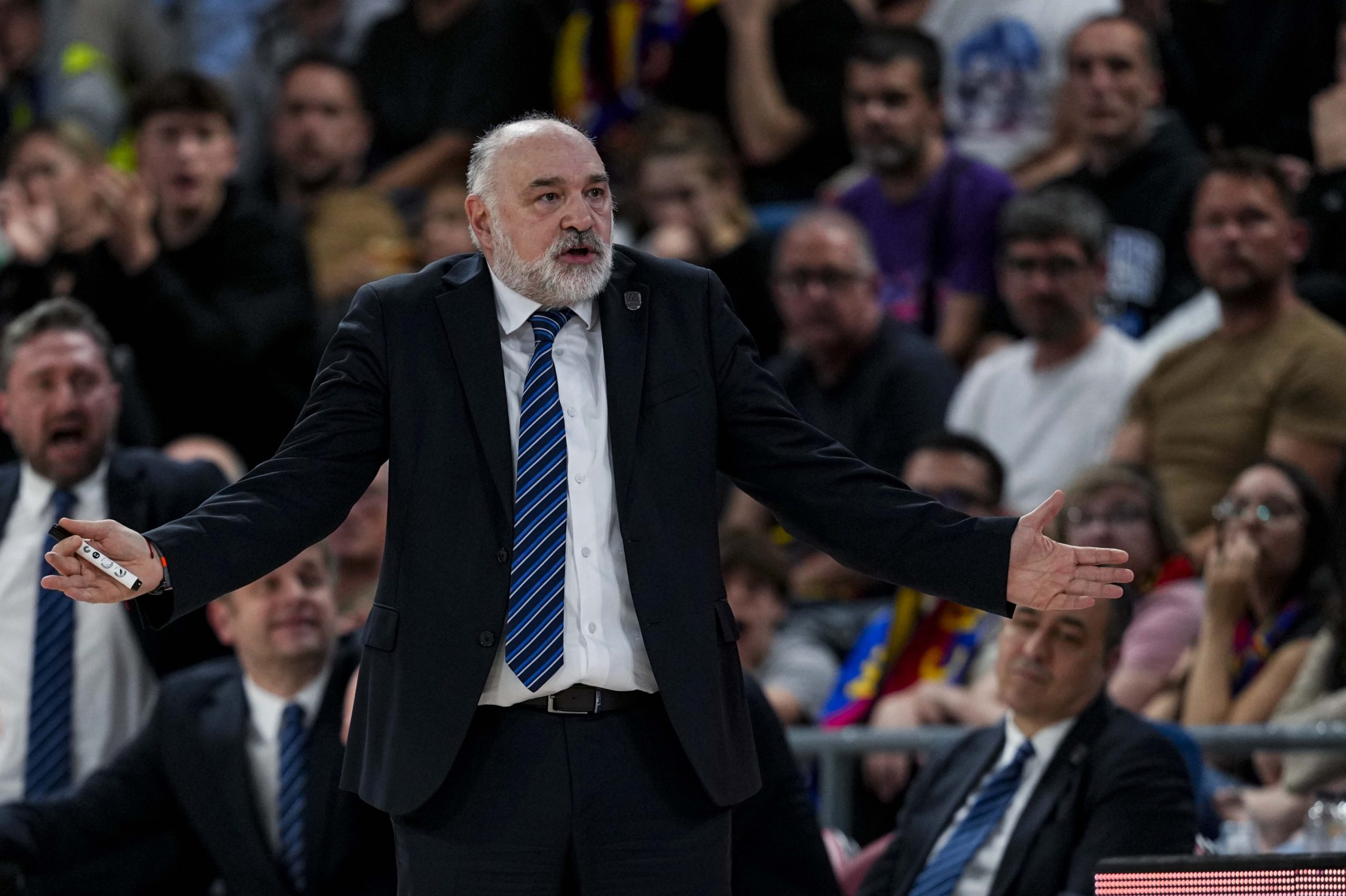 El Anadolu Efes Resiste en el Palau Blaugrana: Laso Reflexiona sobre las Bajas y el Futuro
