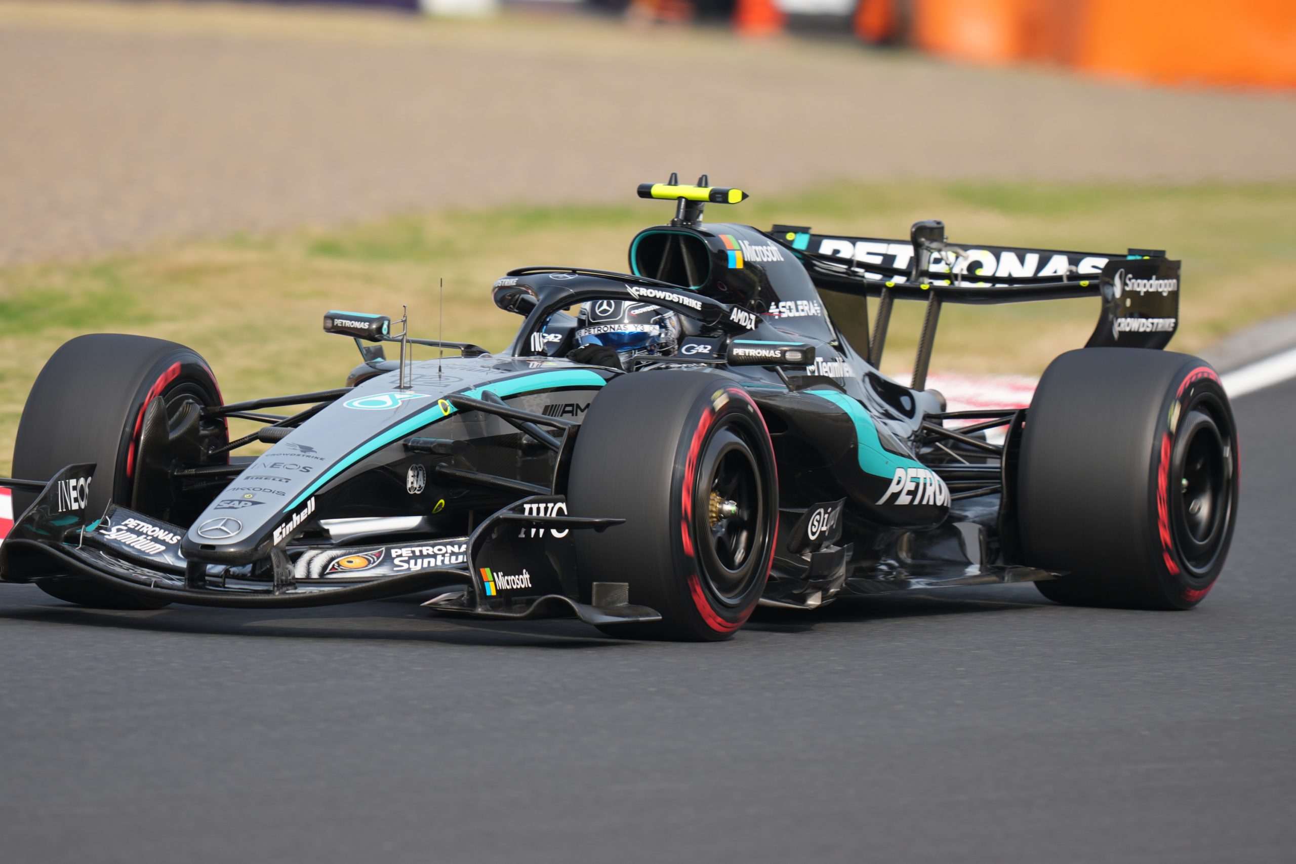 ¡Caos en Suzuka! Antonelli y Russell, de la gloria a la tierra de nadie en la salida del GP de Japón