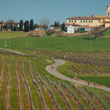 Escándalo en la Semana Internacional Coppi e Bartali: Intento de robo a ciclistas profesionales