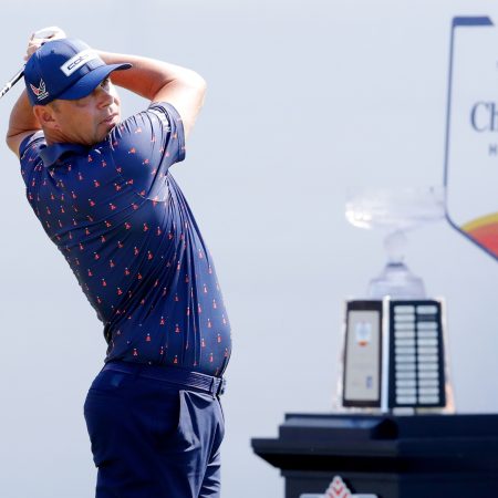 Woodland Rompe la Sequía: ¡Seis Años Después, Vuelve a la Cima del Golf!