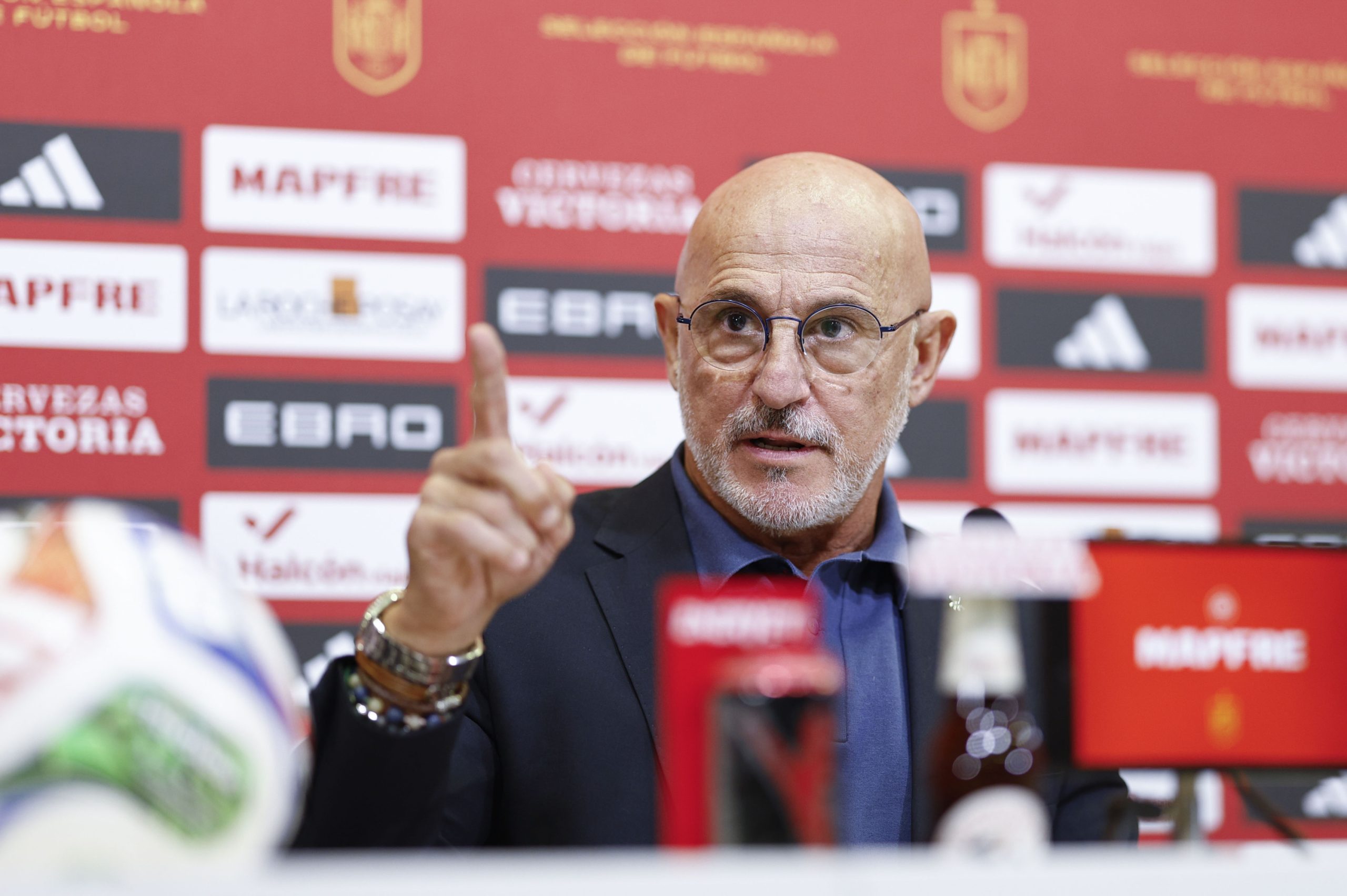 España en la Encrucijada: El Mundial Llama a la Puerta y la RFEF Prepara su Arsenal