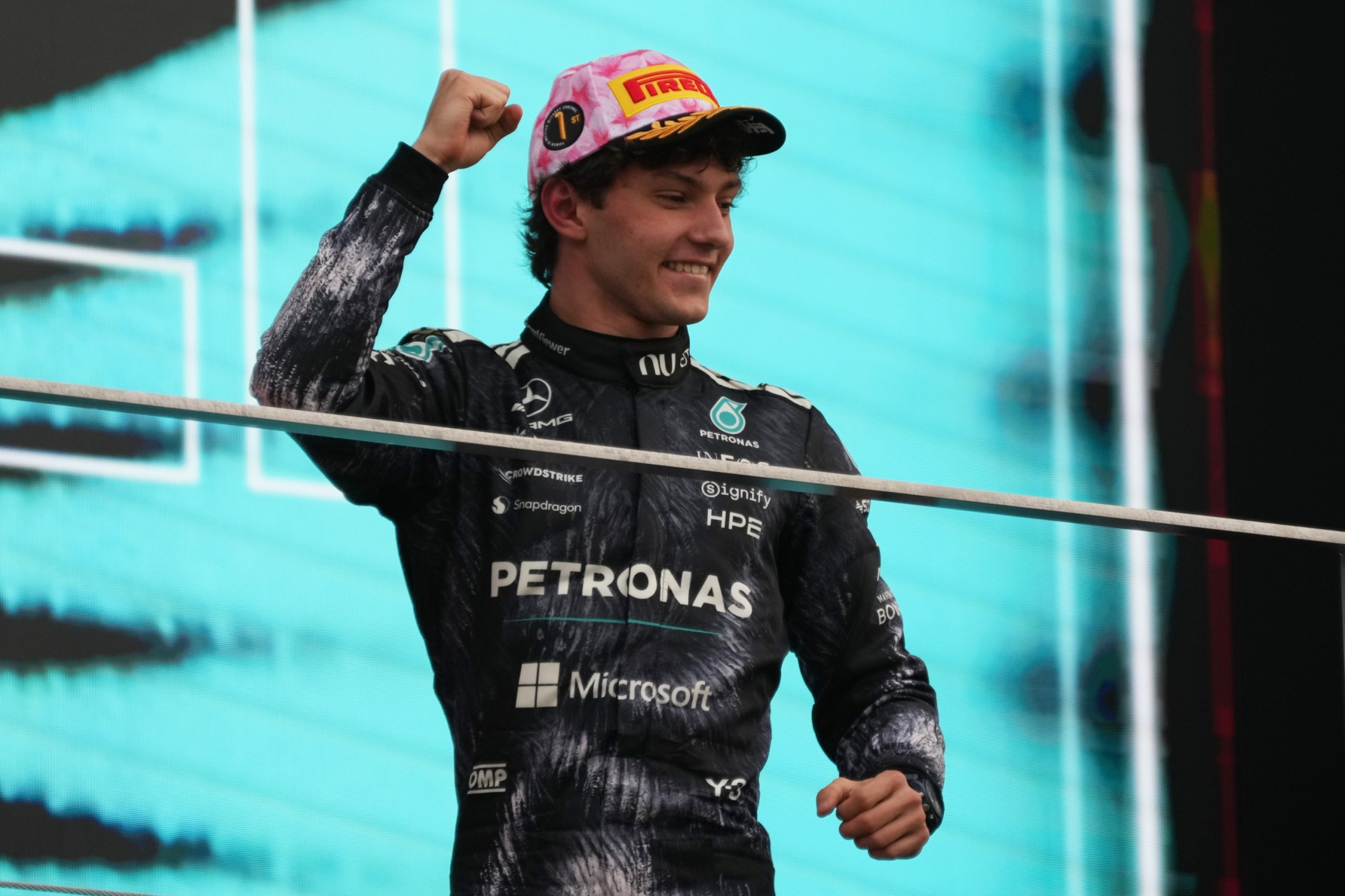 Antonelli Deslumbra en Japón: El Niño Prodigio Lidera la F1 y Desafía a Russell