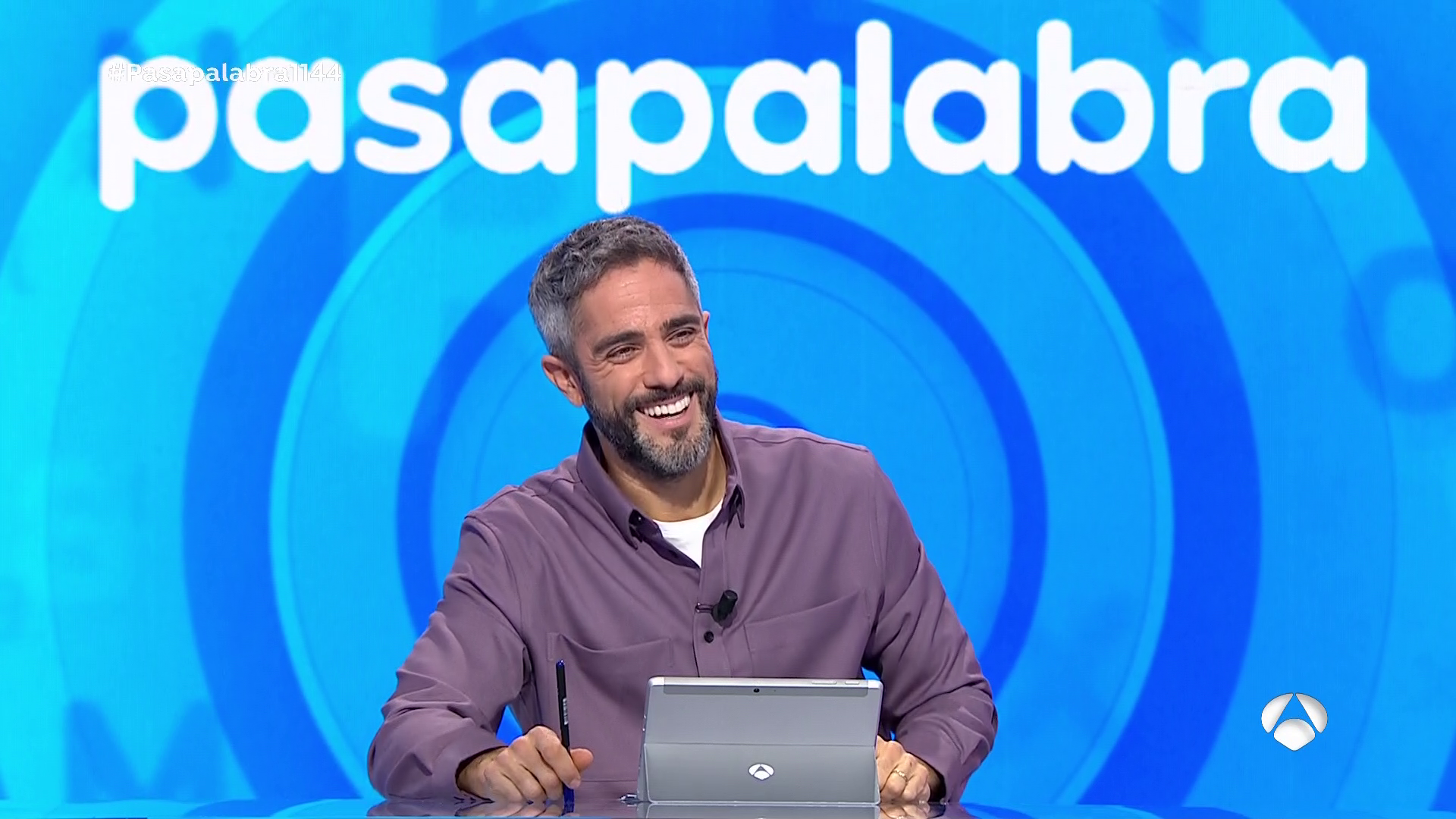 Un actor confunde el rol de concursante en 'Pasapalabra' y desata la risa del plató