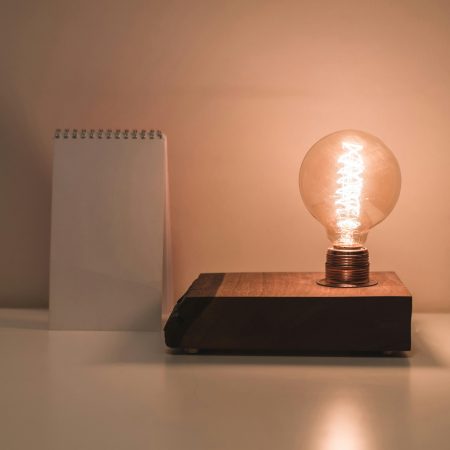 Electricidad en Mínimos: El Precio del Megavatio Hora Se Desploma en Abril de 2026