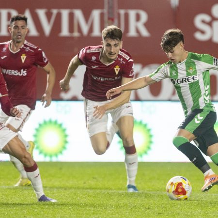 El Desafío del Real Murcia: Vital Encuentro ante el Europa en Busca de la Permanencia
