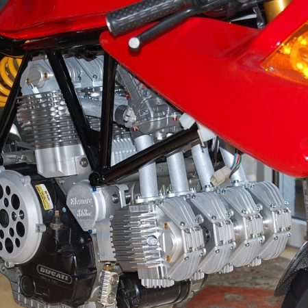 El Corazón de León: El V8 de Ducati que Desafía la Lógica Motociclista