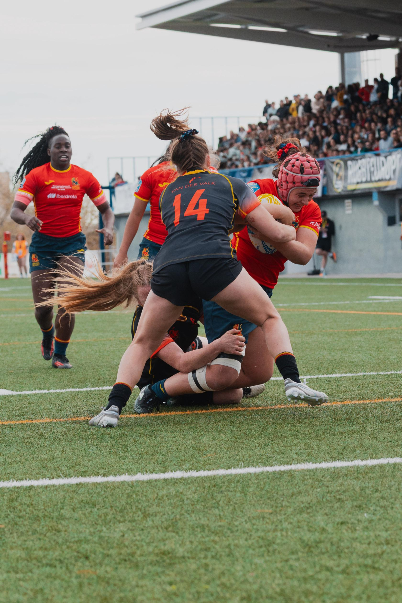 Las Leonas 'B' Desafían a la Cantera Inglesa: Un Vistazo al Futuro del Rugby Español