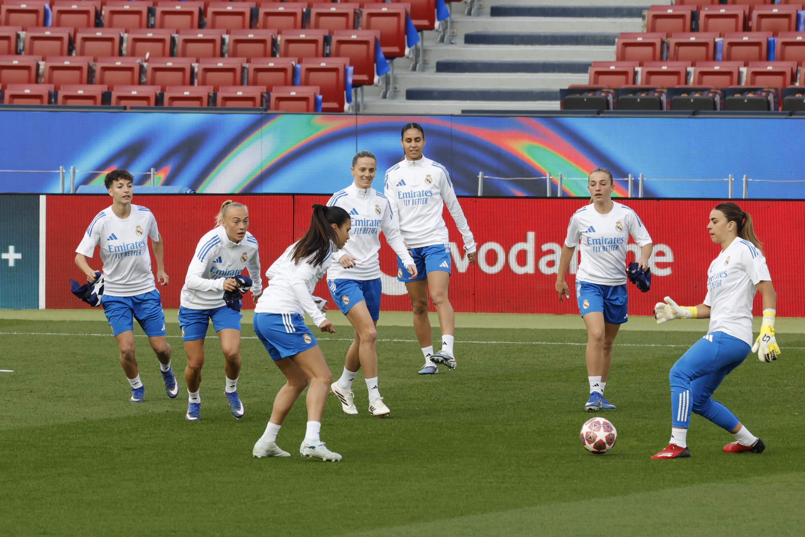 El Real Madrid Femenino Busca Redención en un Derbi Clave Tras el Golpe de la Champions