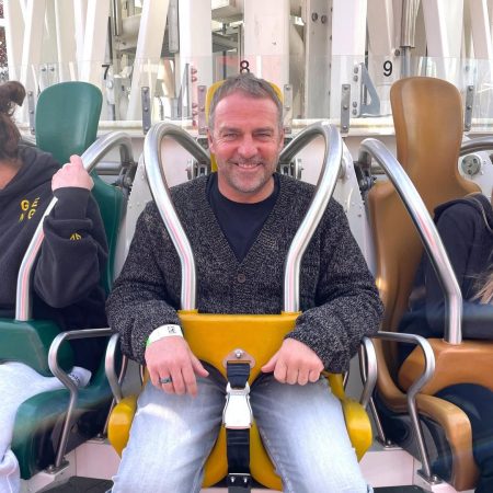 Flick, entre la cima del Tibidabo y la cumbre del fútbol: El técnico del Barça se relaja antes del ‘Tourmalet’ blaugrana