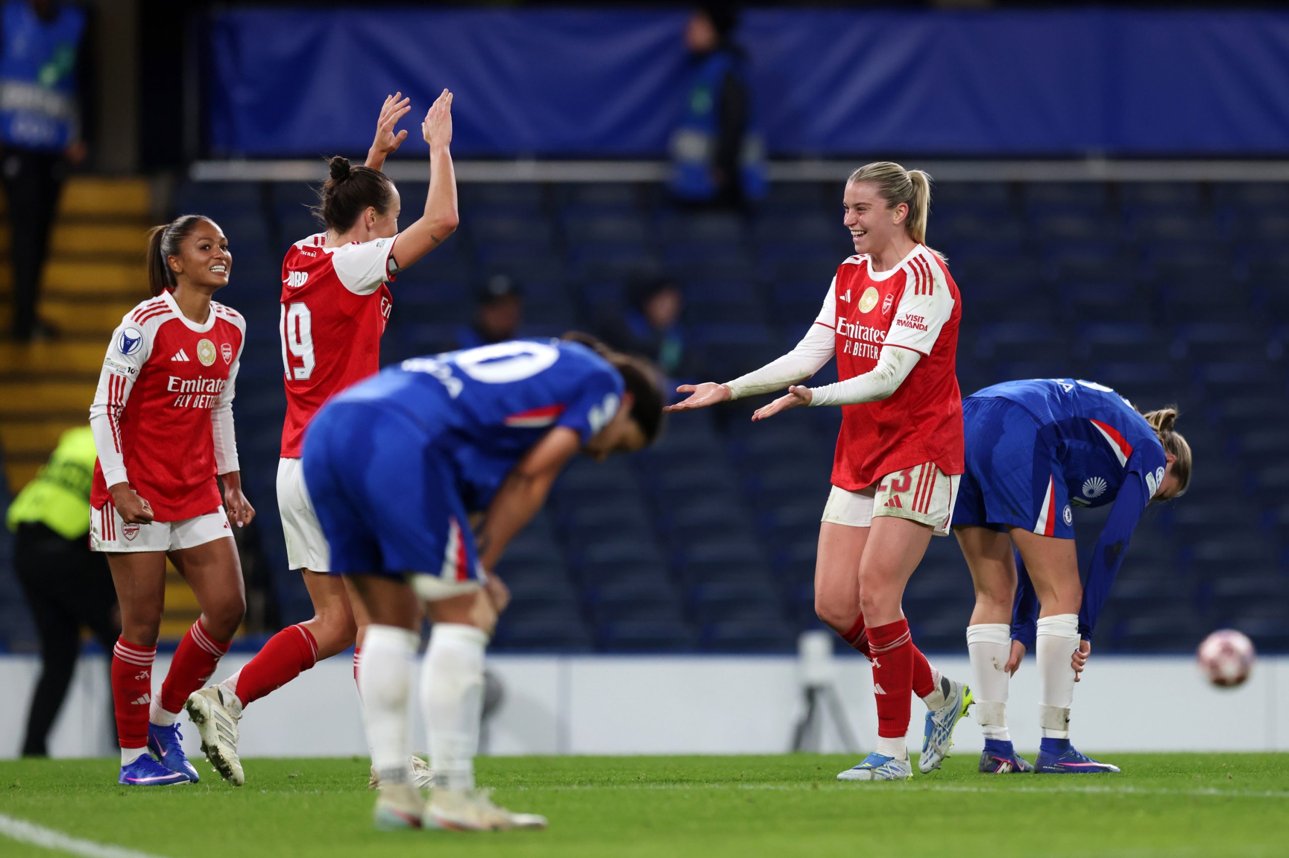 El Arsenal Avanza a Semifinales de la Champions League Femenina Tras un Vibrante Duelo Contra el Chelsea