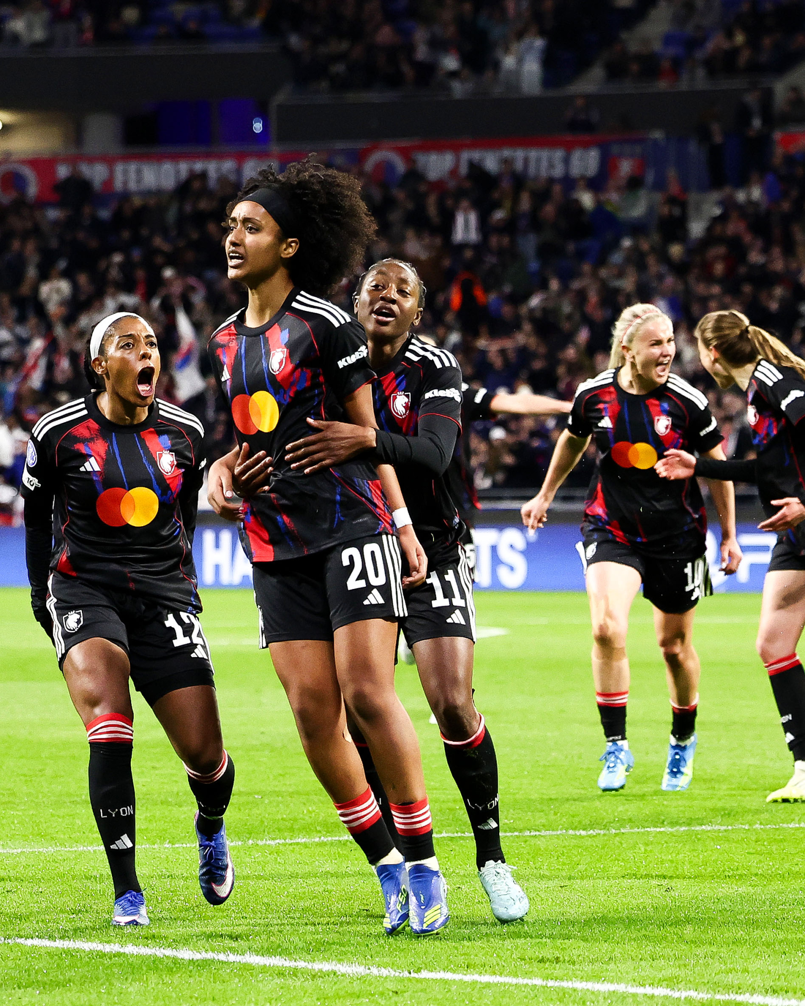 ¡Épica remontada del OL Lyonnes! Giráldez lleva a las suyas a semifinales de Champions ante un combativo Wolfsburgo