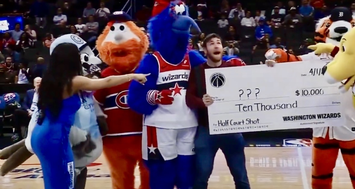 ¡Broma Pesada en la NBA! Wizards Engañan a un Fan con $10.000 Dólares y Desatan Polémica