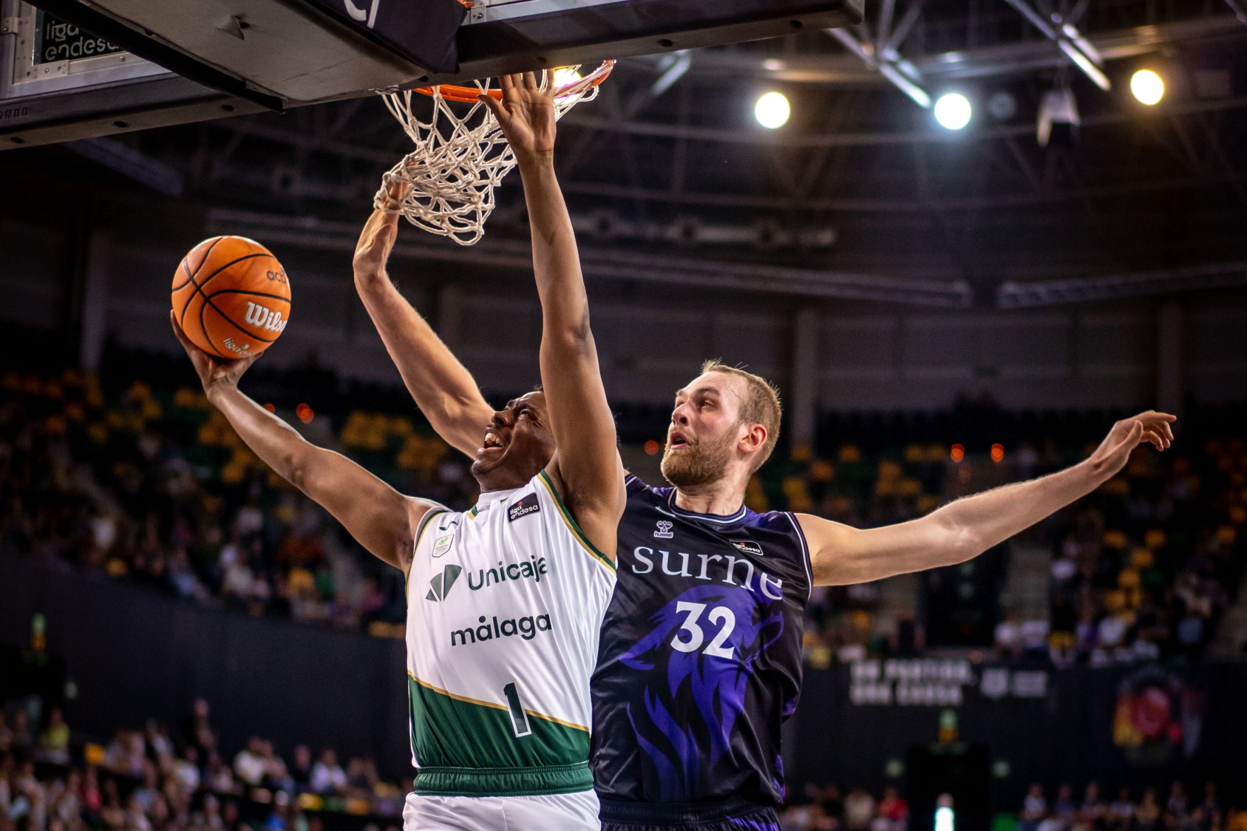 ¡El Surne Bilbao da un golpe sobre la mesa y enciende la lucha por el playoff!