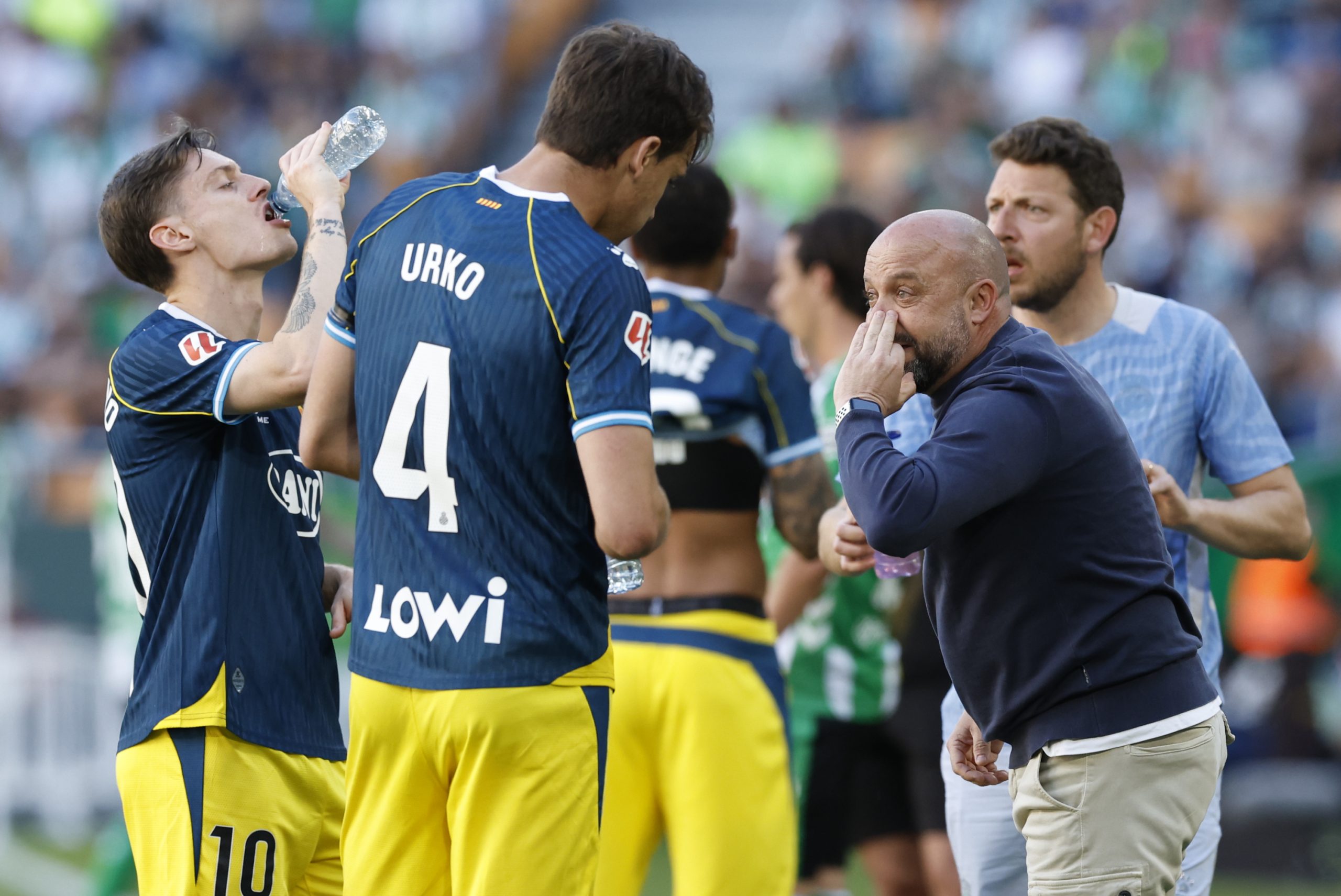 Manolo González celebra un punto clave ante el Betis: “El camino para recuperar la mentalidad es este”