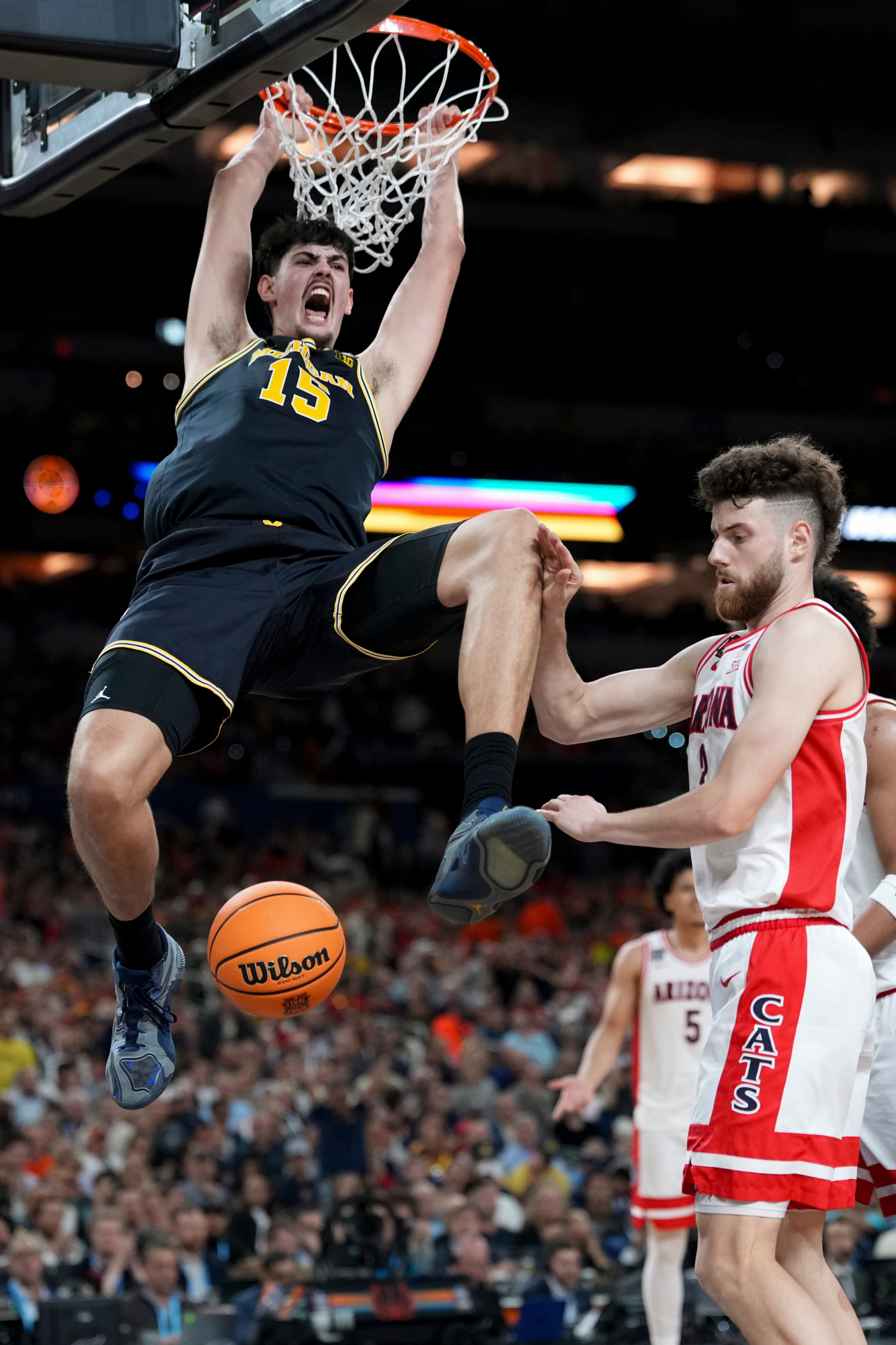 Aday Mara deslumbra en Indianápolis y mete a Michigan en la final de la NCAA
